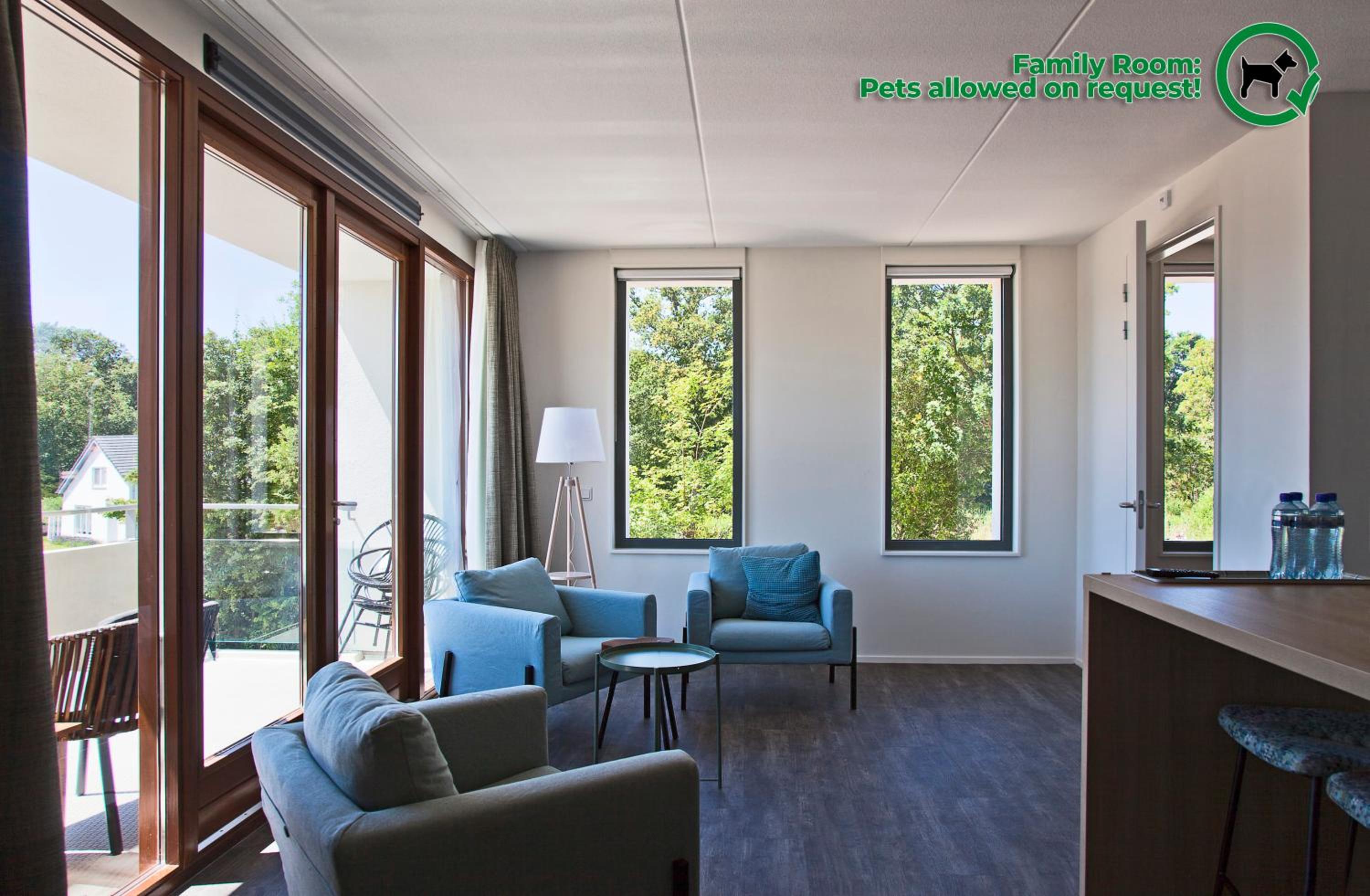 Comfort Room with Balcony (No pets allowed) photo 2