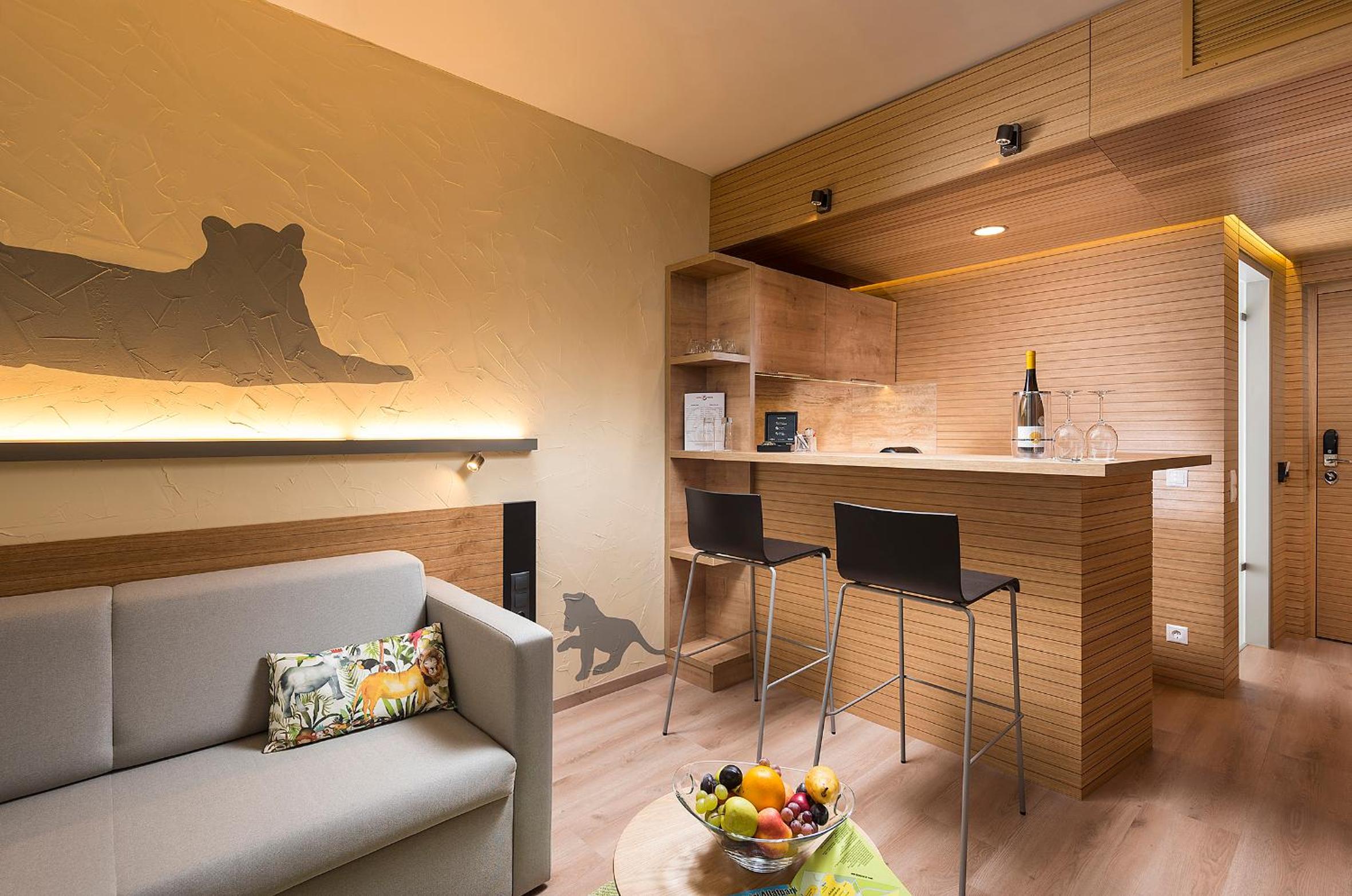 Suite with Lake View and Free Zoo Access photo 1