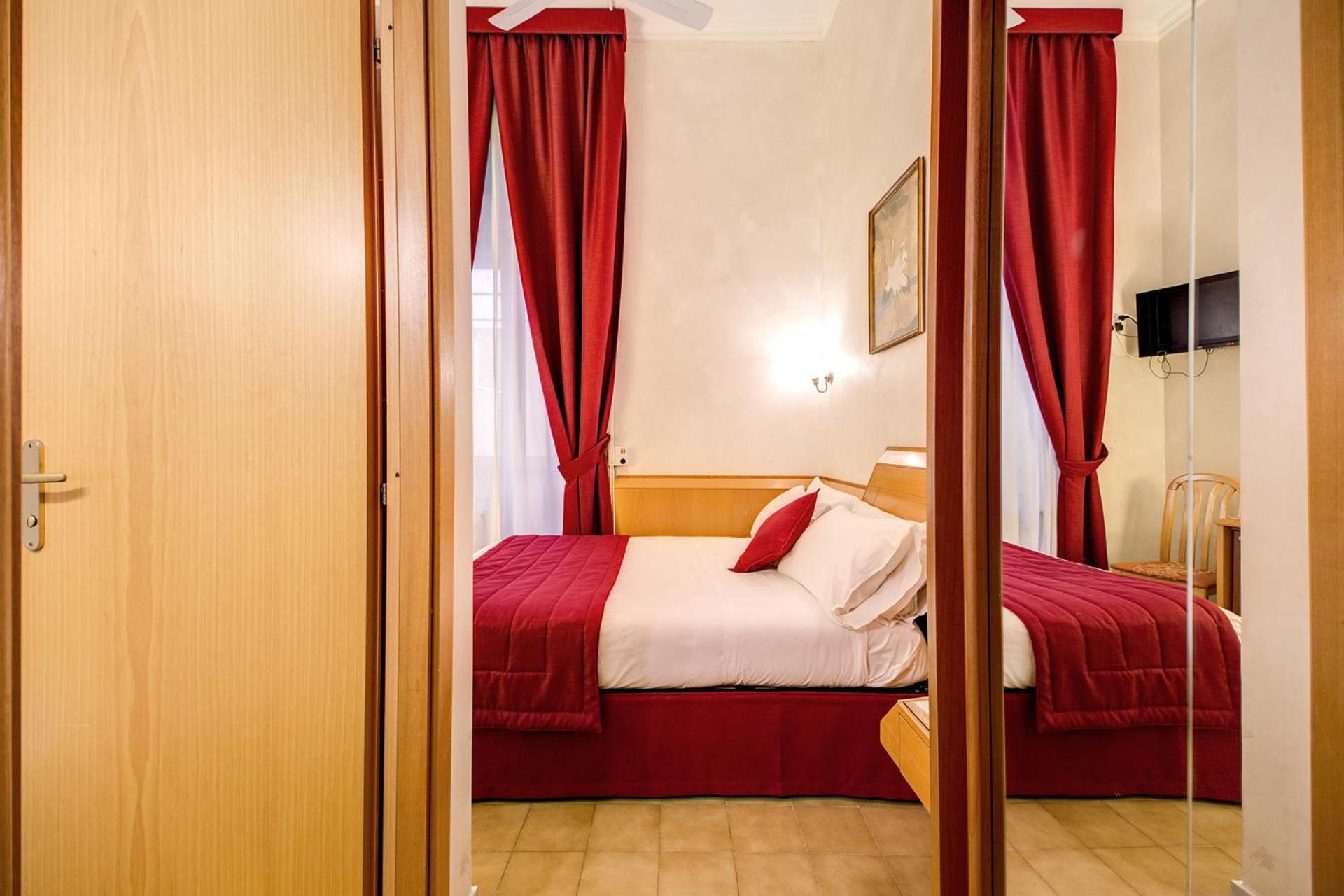 Economy Double or Twin Room photo 3