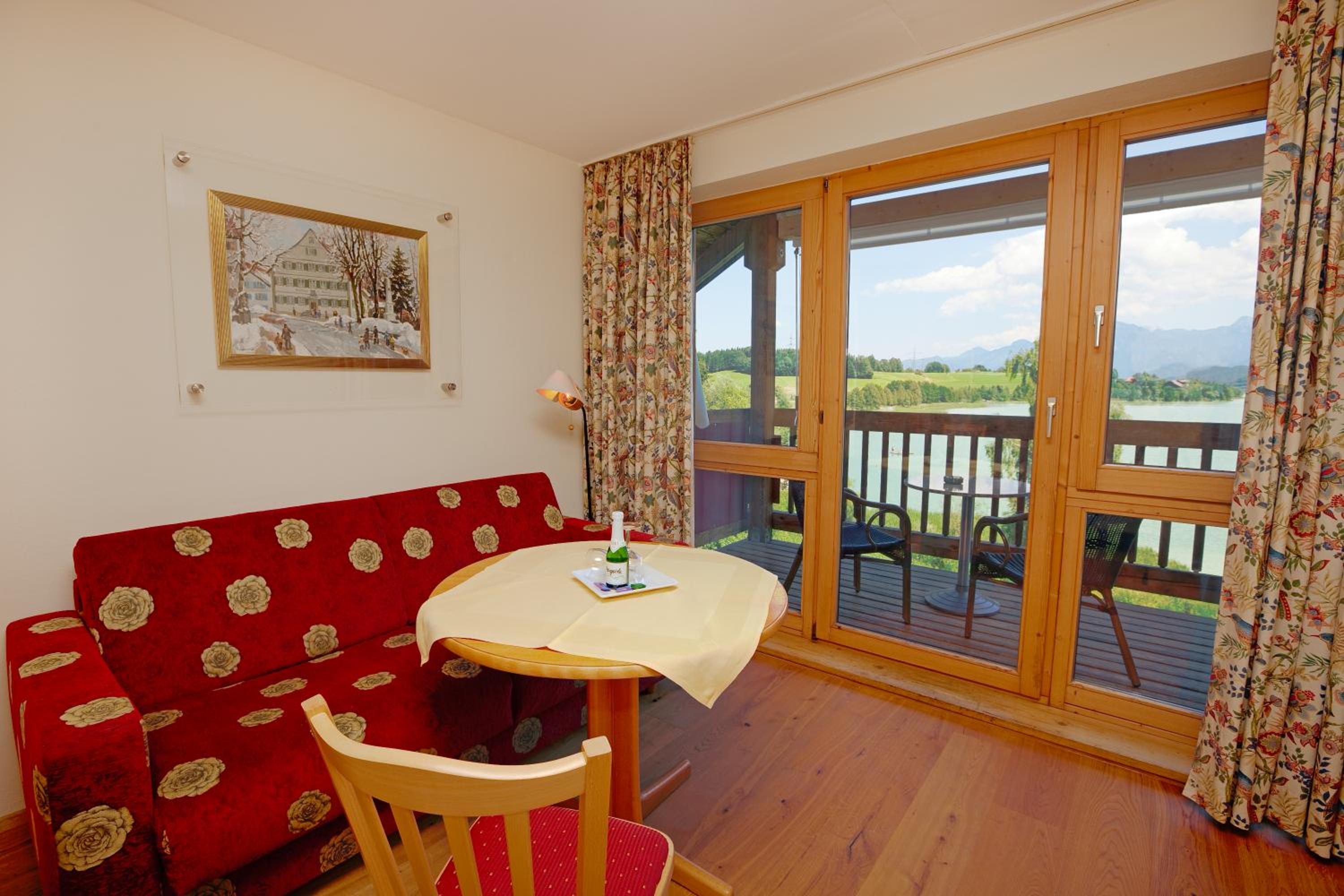 One-Bedroom Apartment with Lake View - East Side