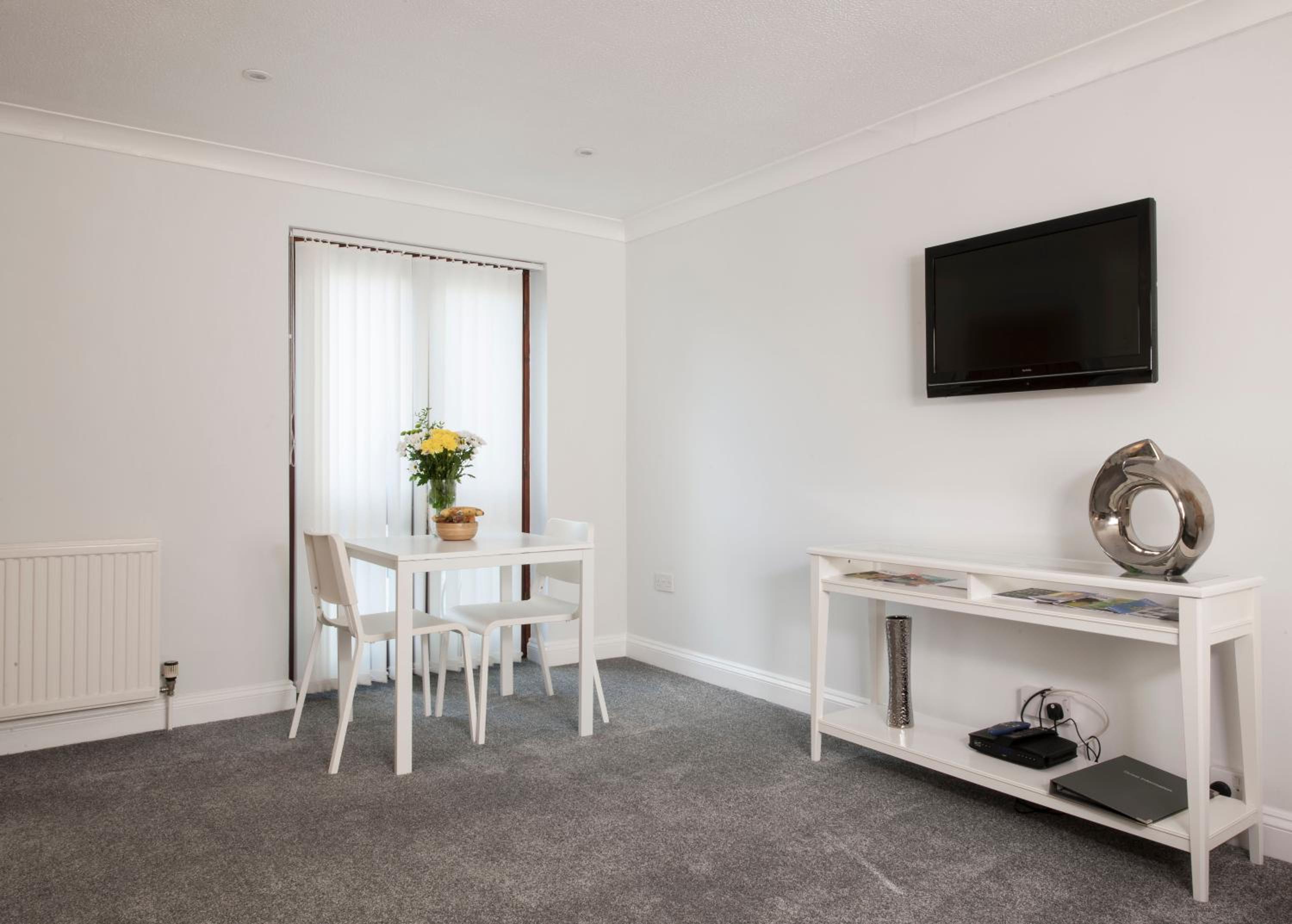 Apartment photo 2