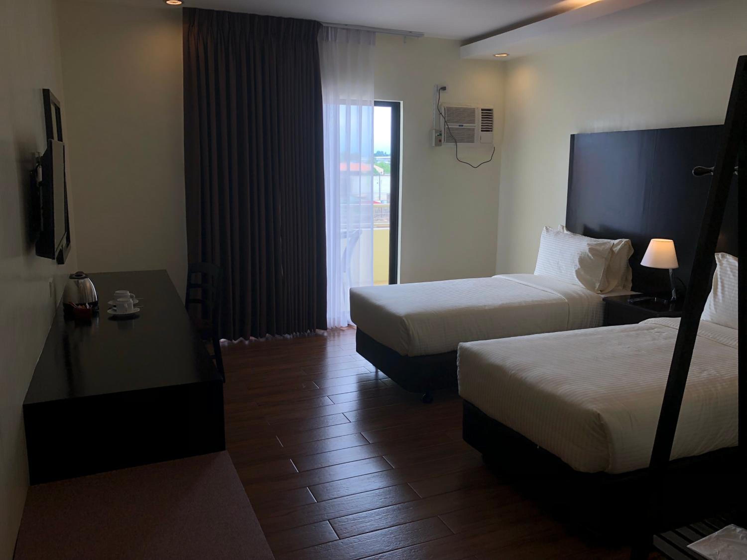 Twin Room with Balcony - Photo 3