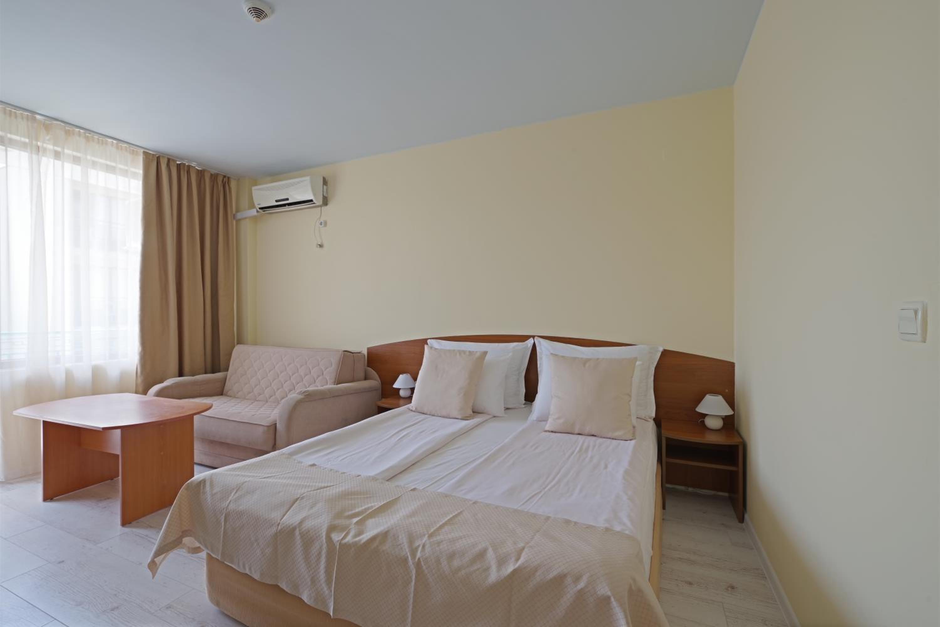 Double Room (2 Adults + 1 Child) photo 2