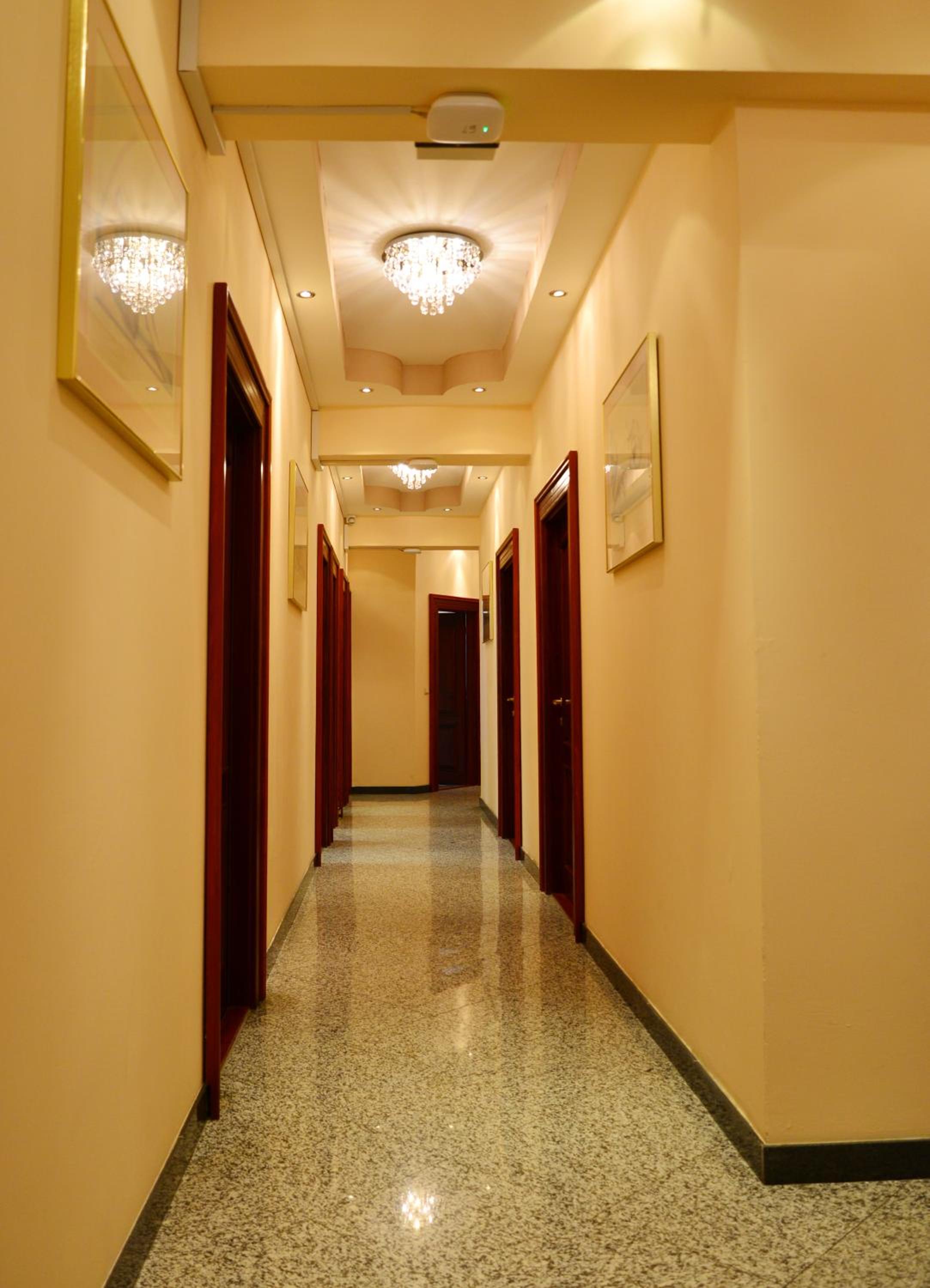 Double Room with Shared Bathroom photo 2