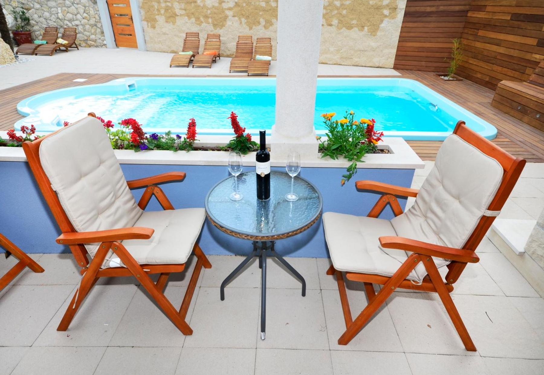 Studio with Balcony and Pool View photo 2