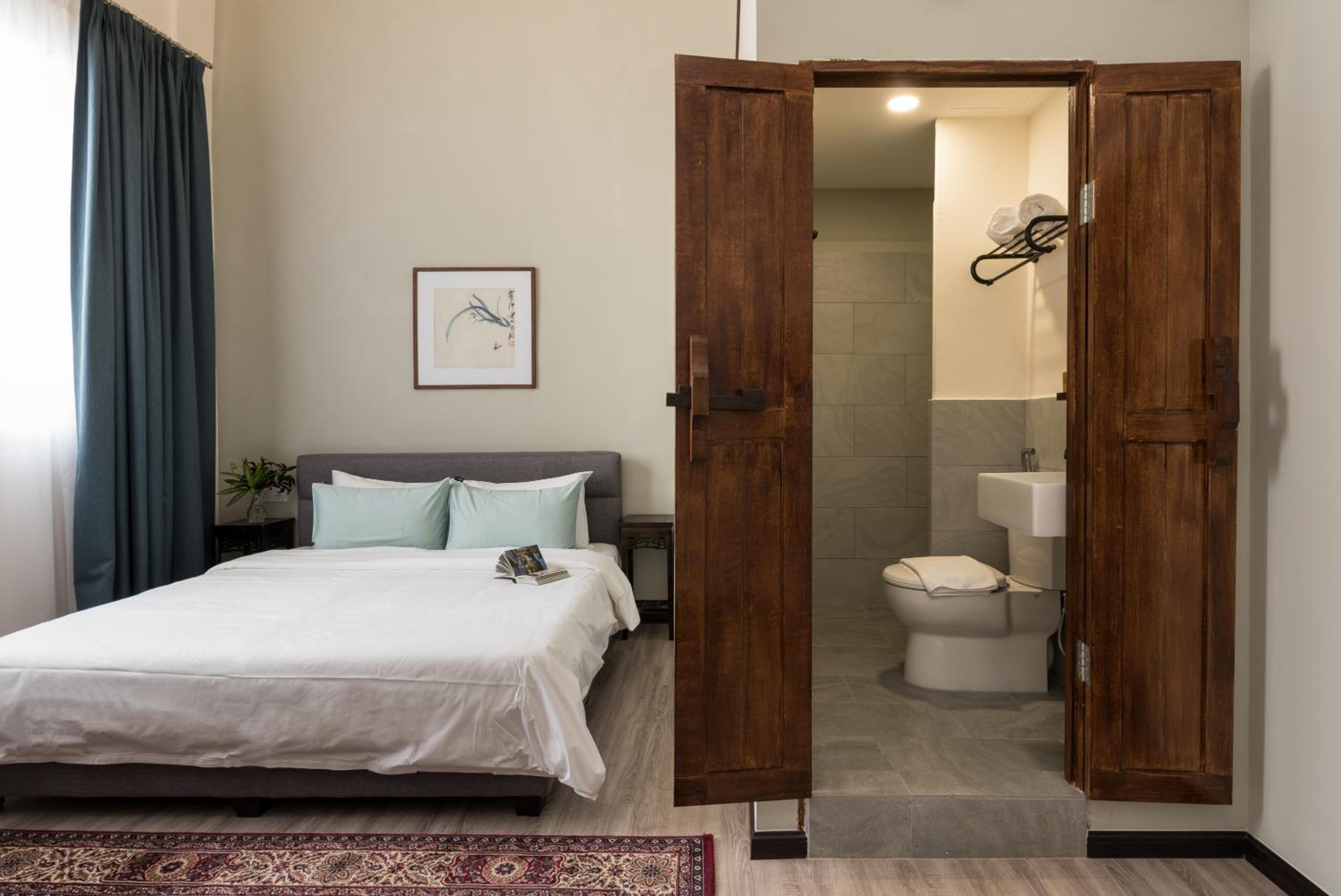 Deluxe Triple with En-suite photo 2