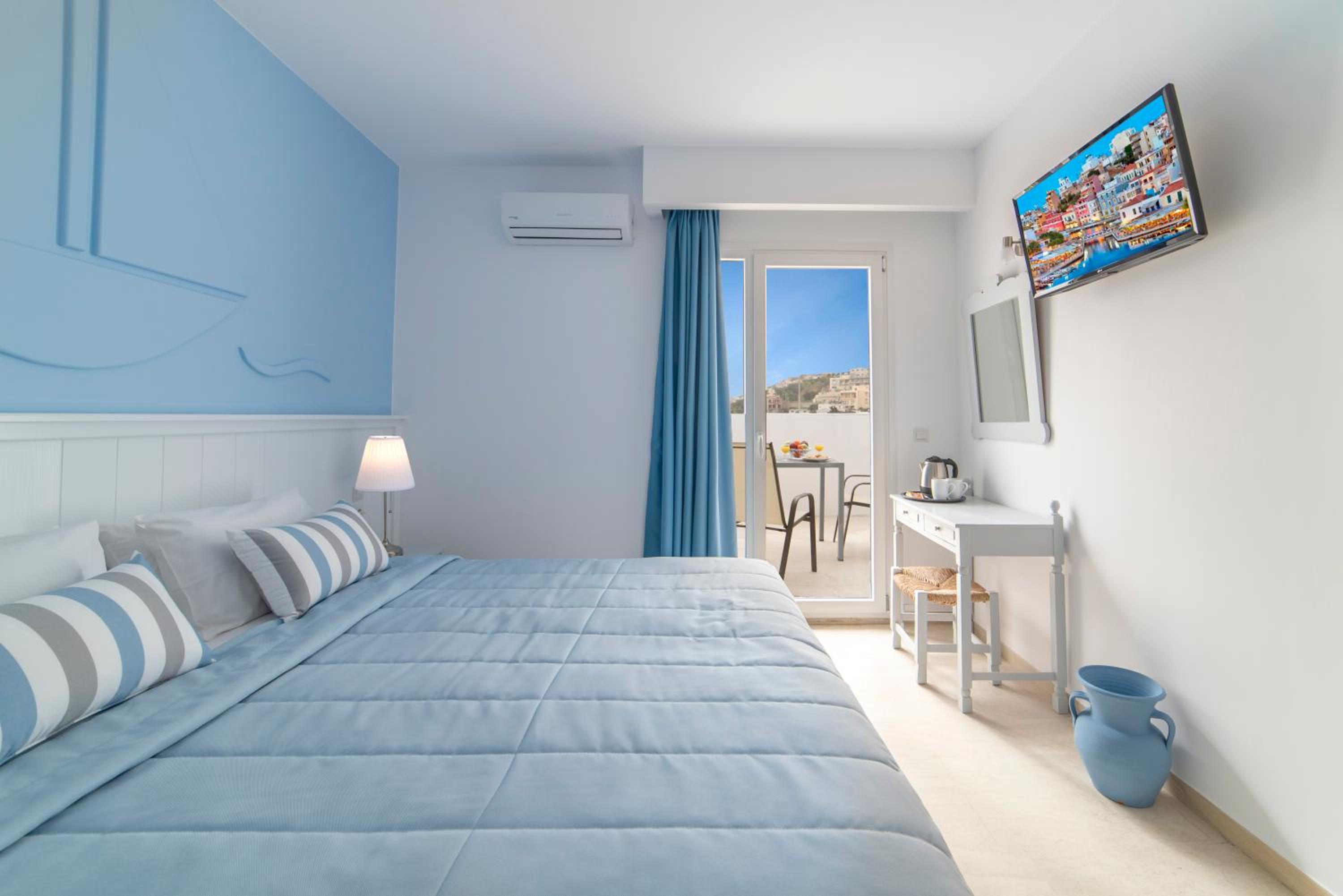Superior Double or Twin Room with City View and minipool - Photo 3