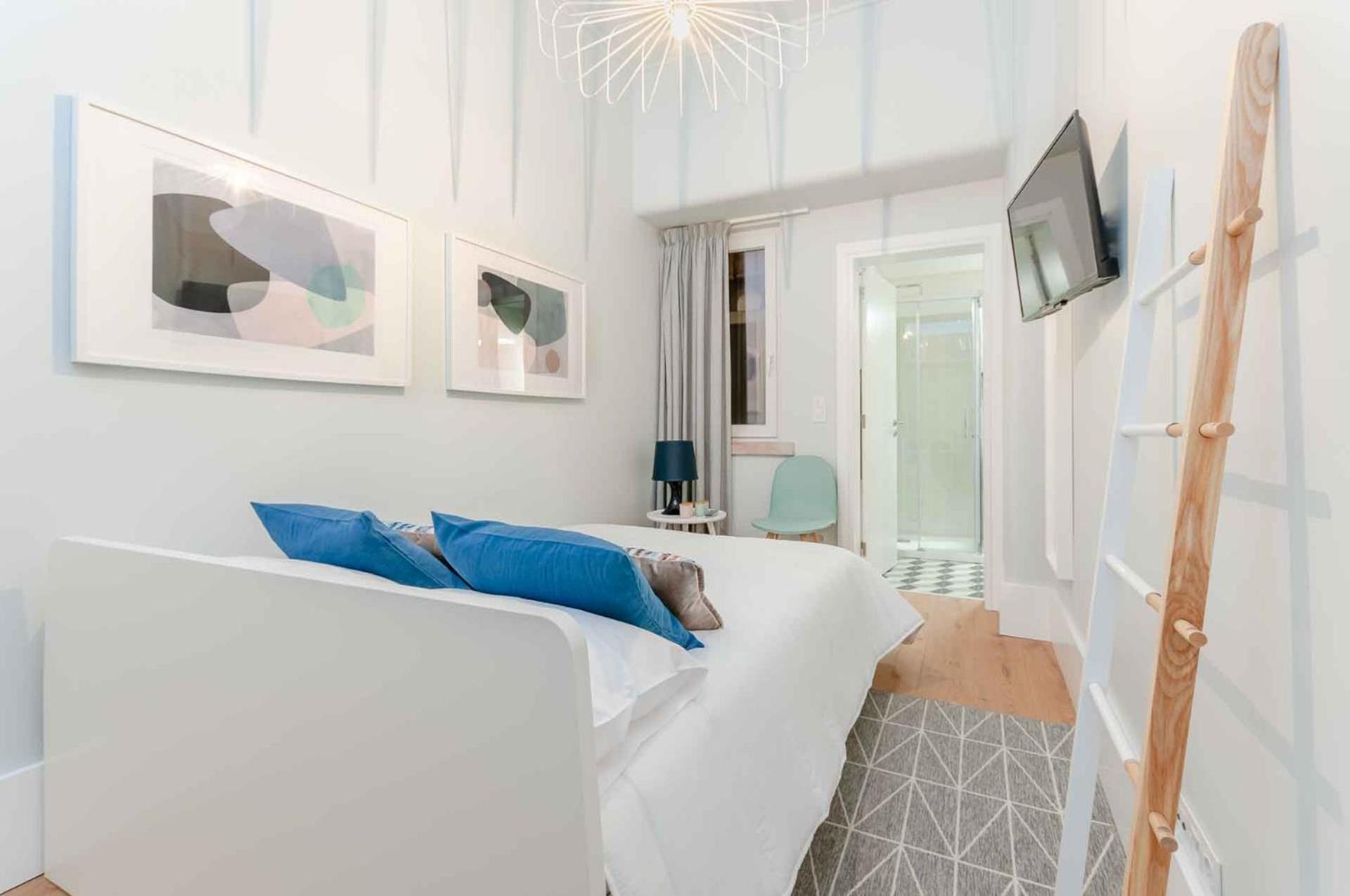 Standard Suite - Photo 2