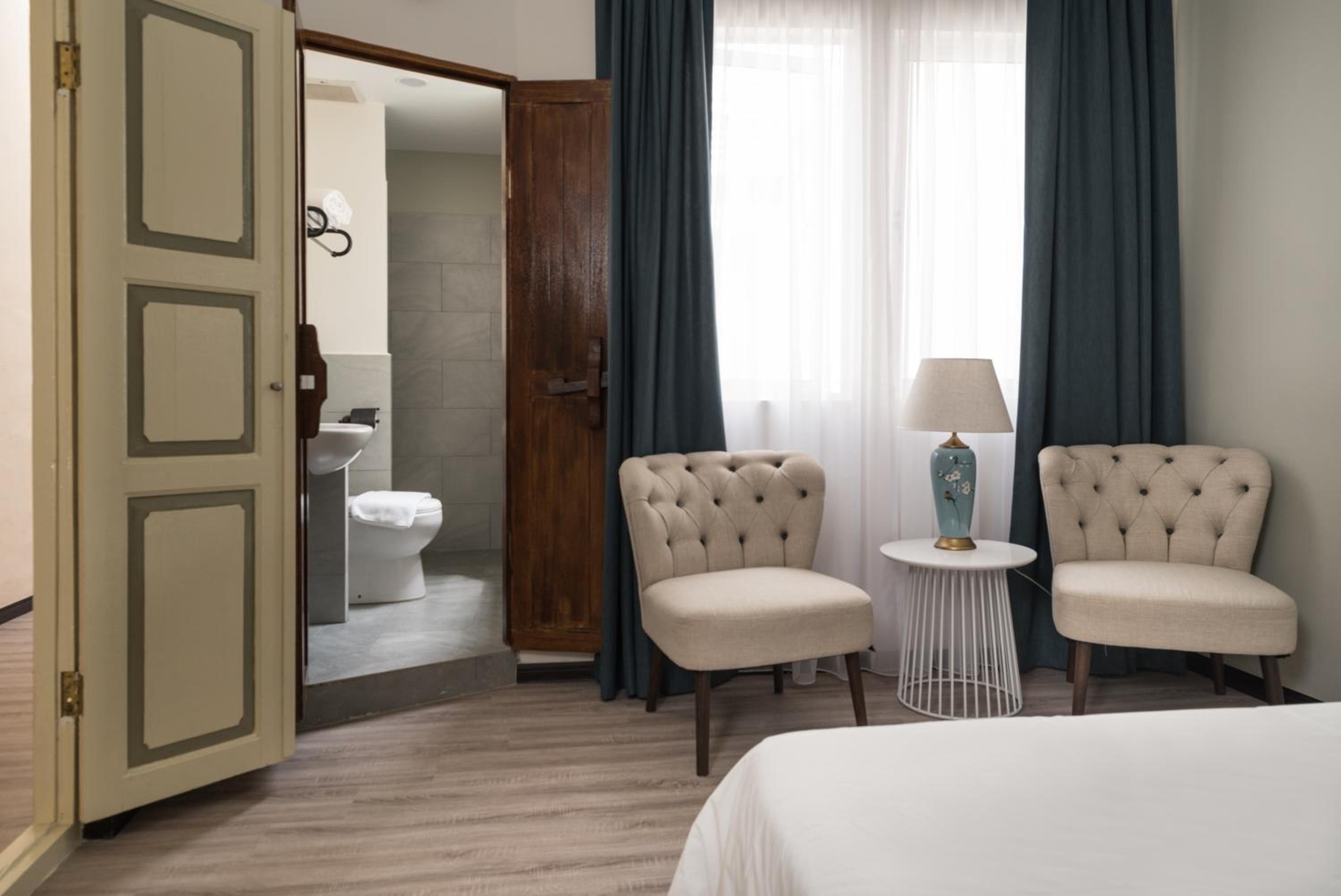 Double Room with Private Bathroom - Photo 5