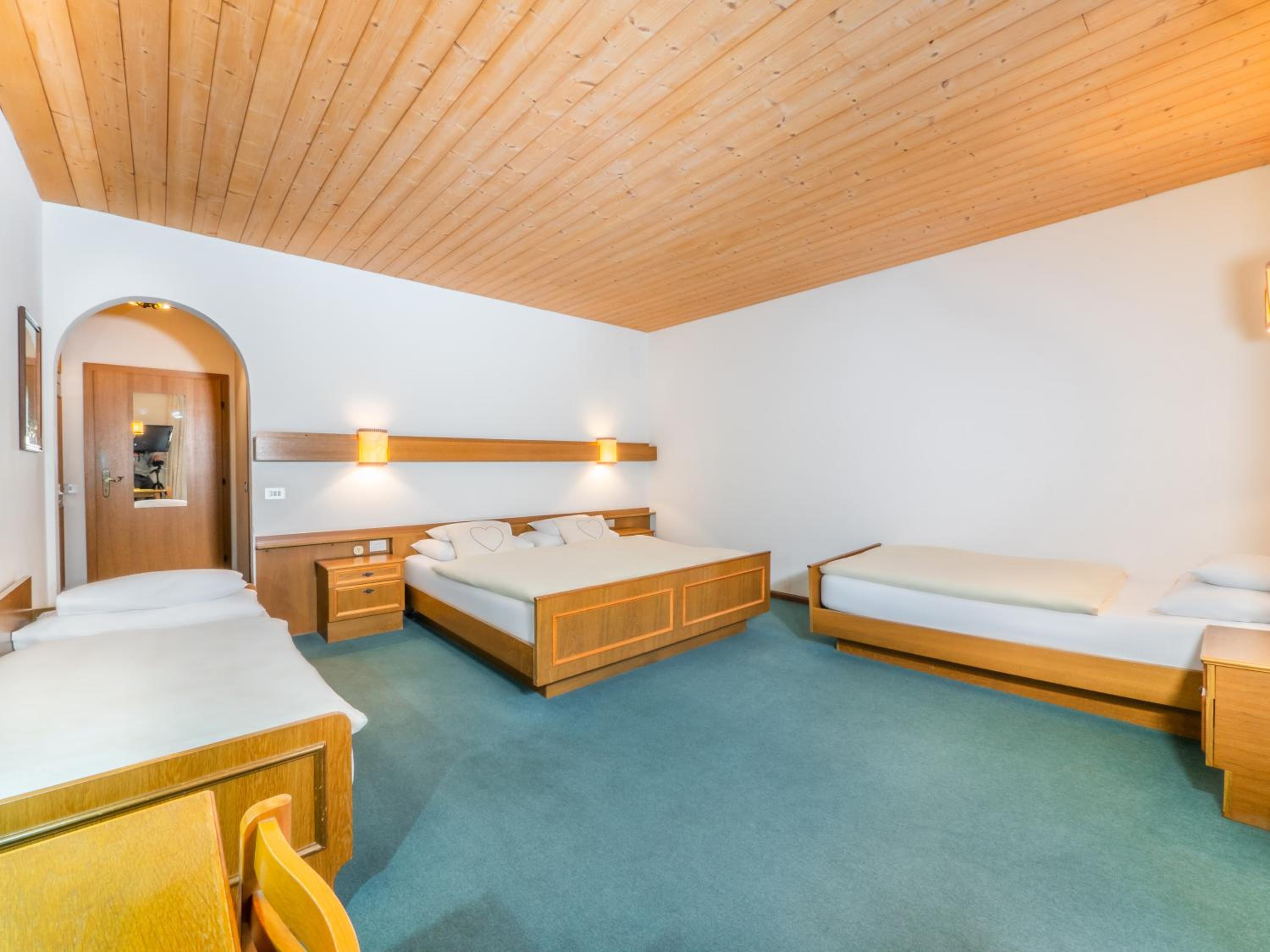 Quadruple Room - Photo 3