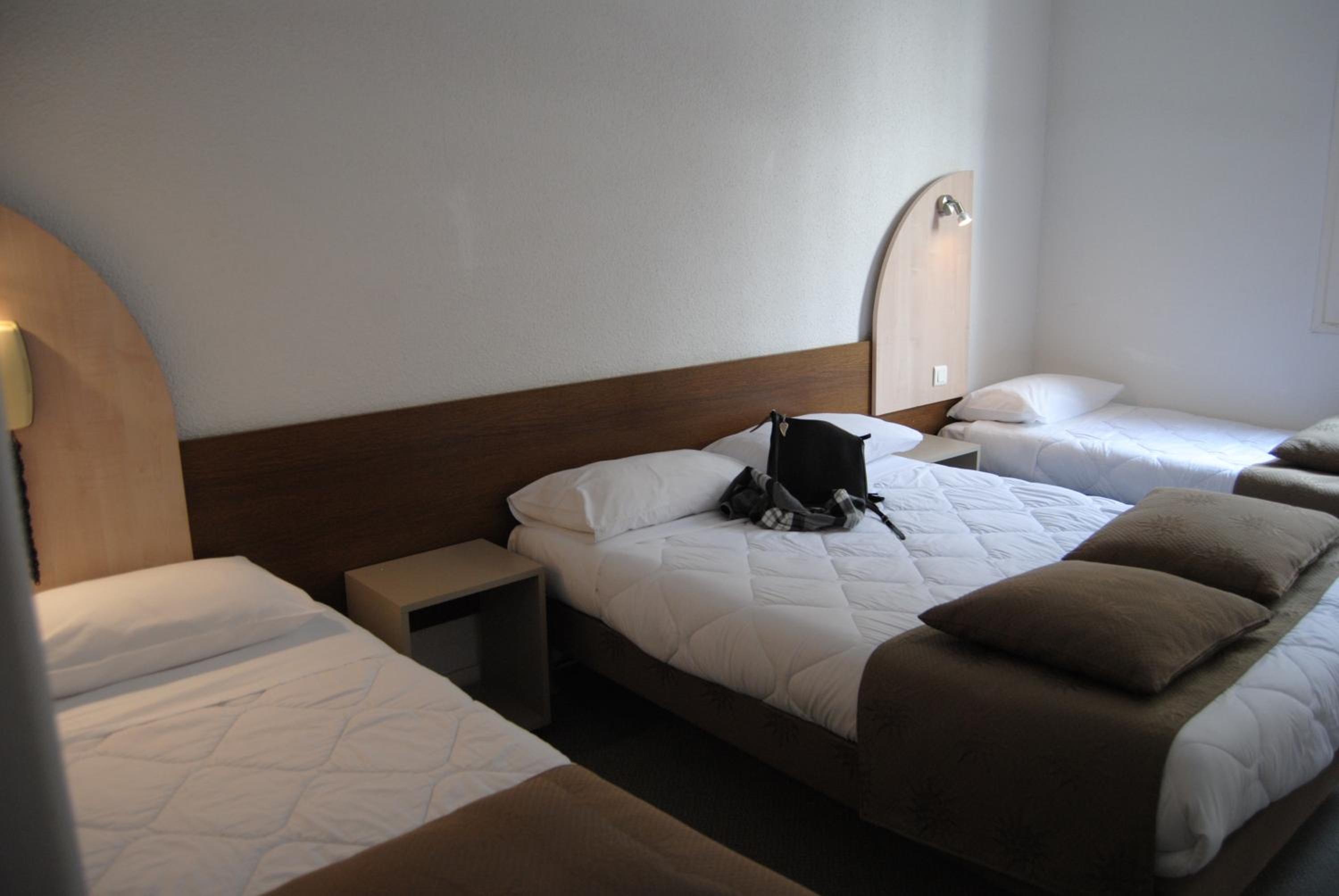 Quadruple Room (2 Adults + 2 Children) - Photo 4