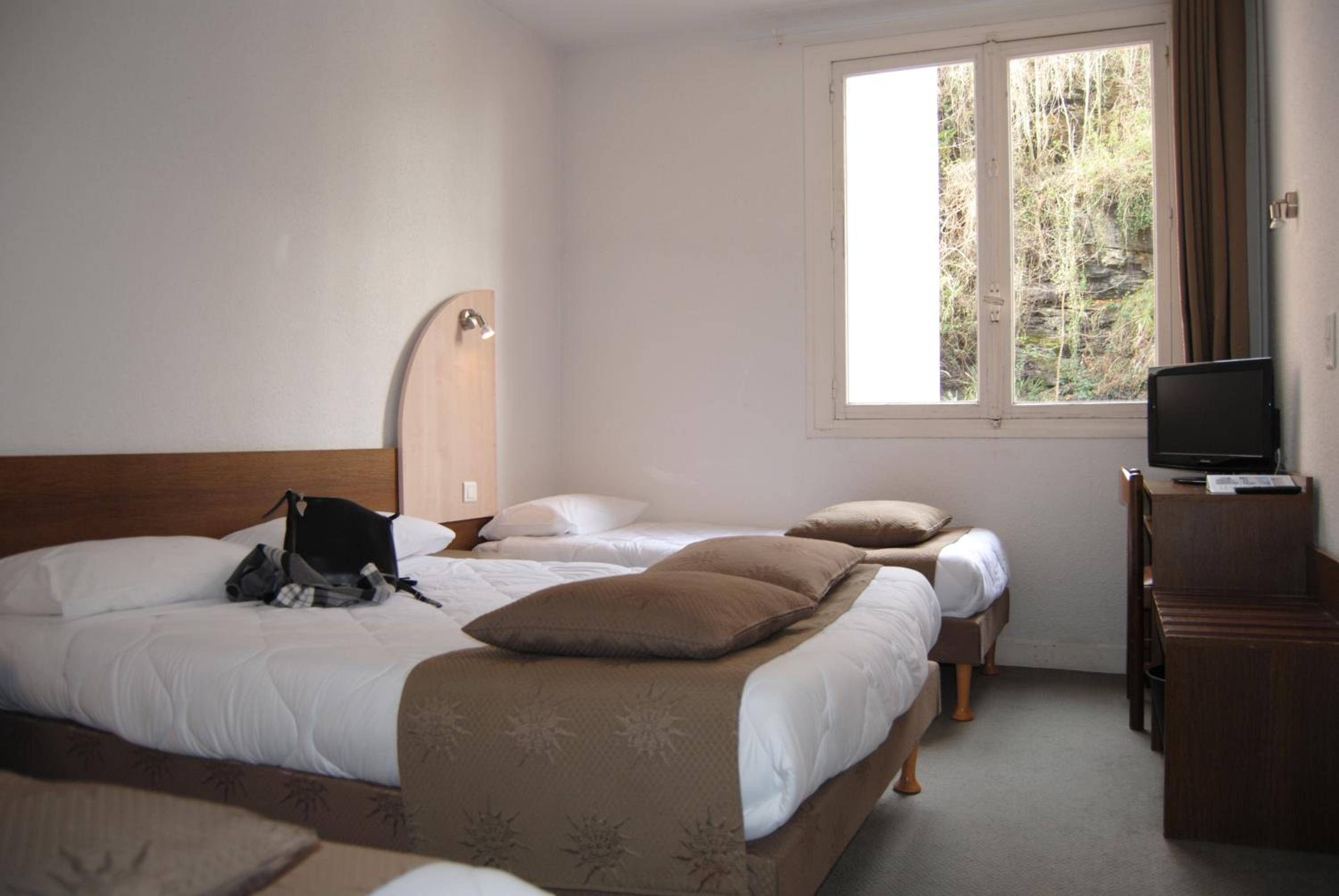 Quadruple Room (2 Adults + 2 Children) - Photo 3