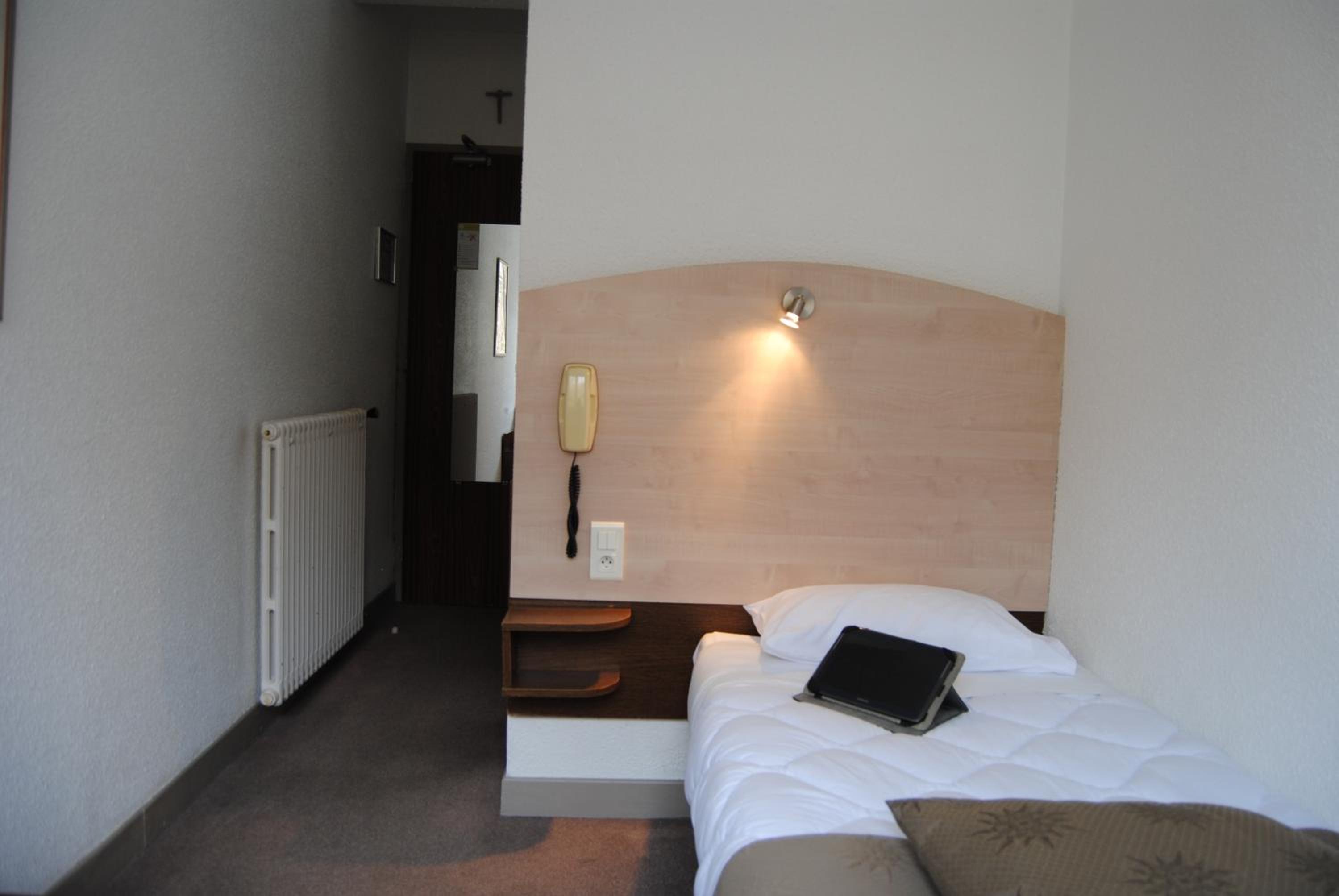 Single Room - Photo 1