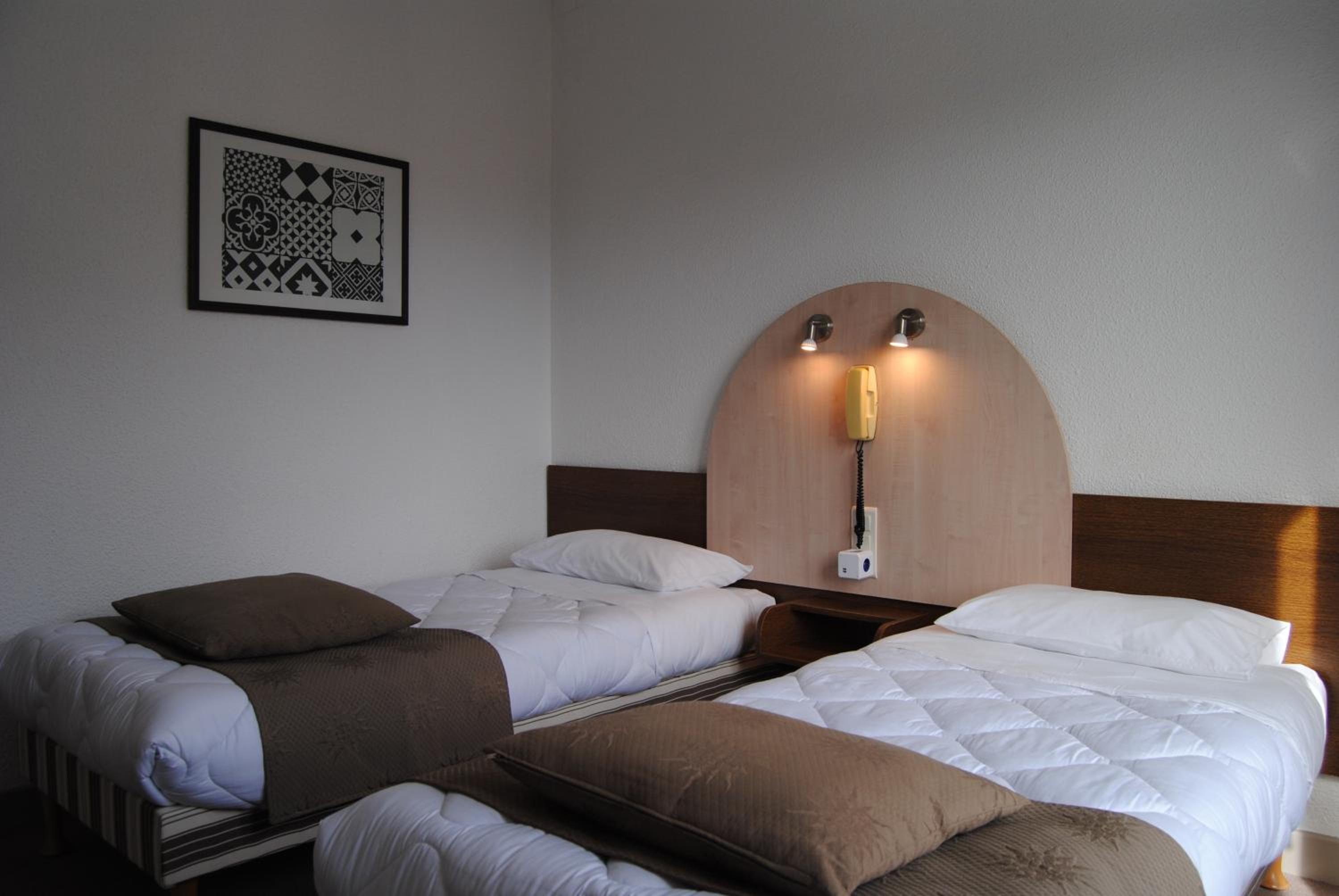 Twin Room with Patio View - Photo 1