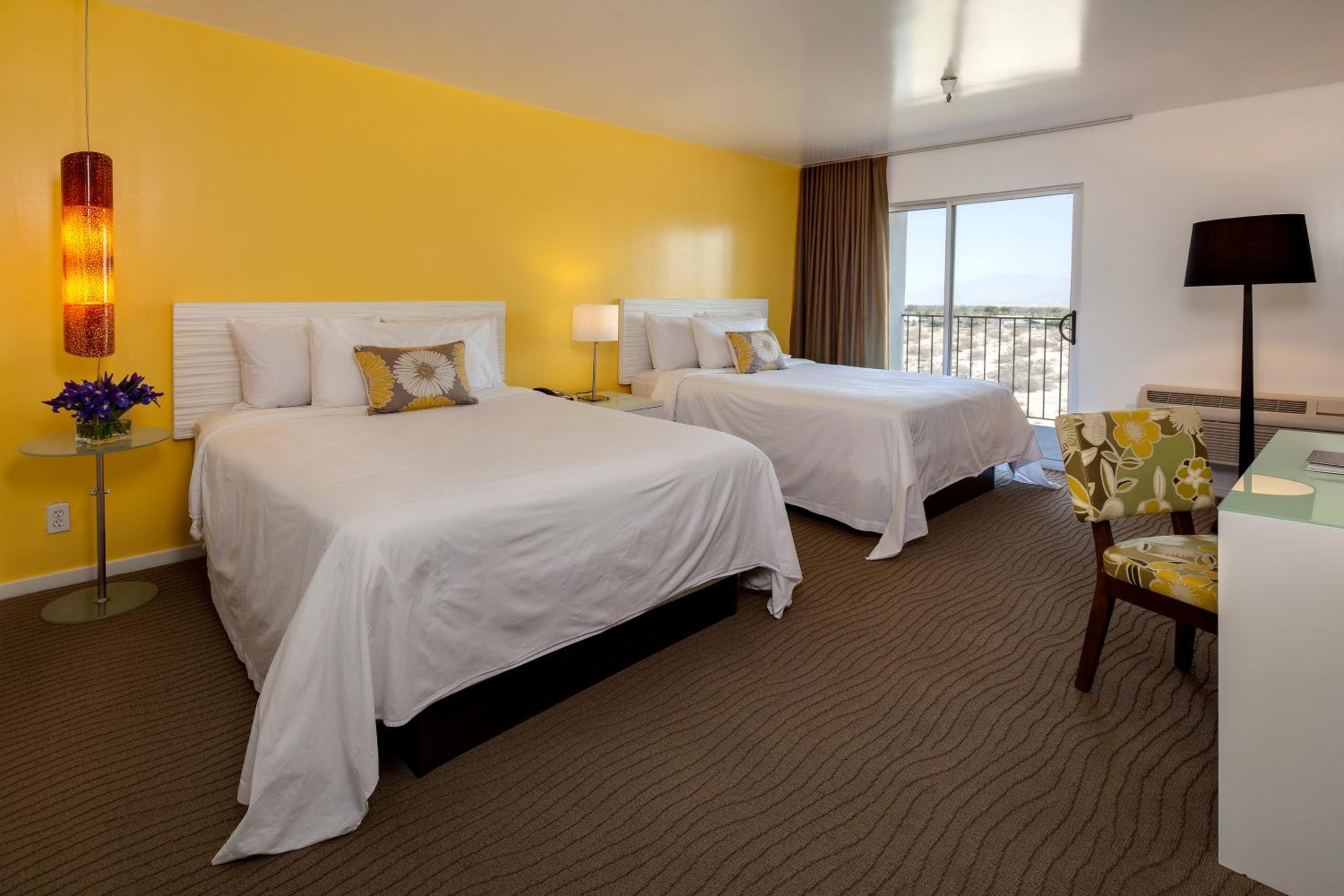 Queen Room with Two Queen Beds - Photo 4