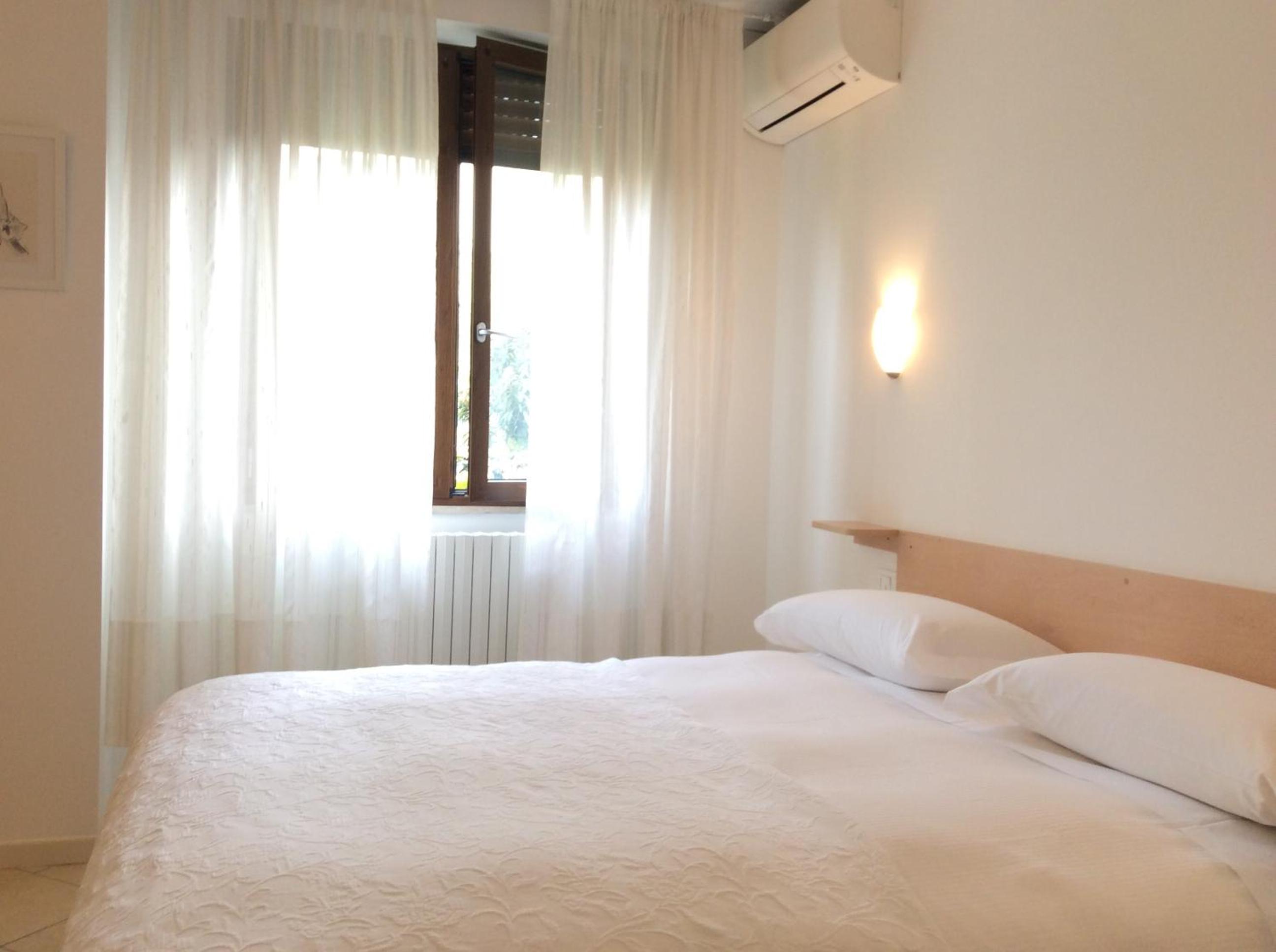 Standard Double Room - Photo 3