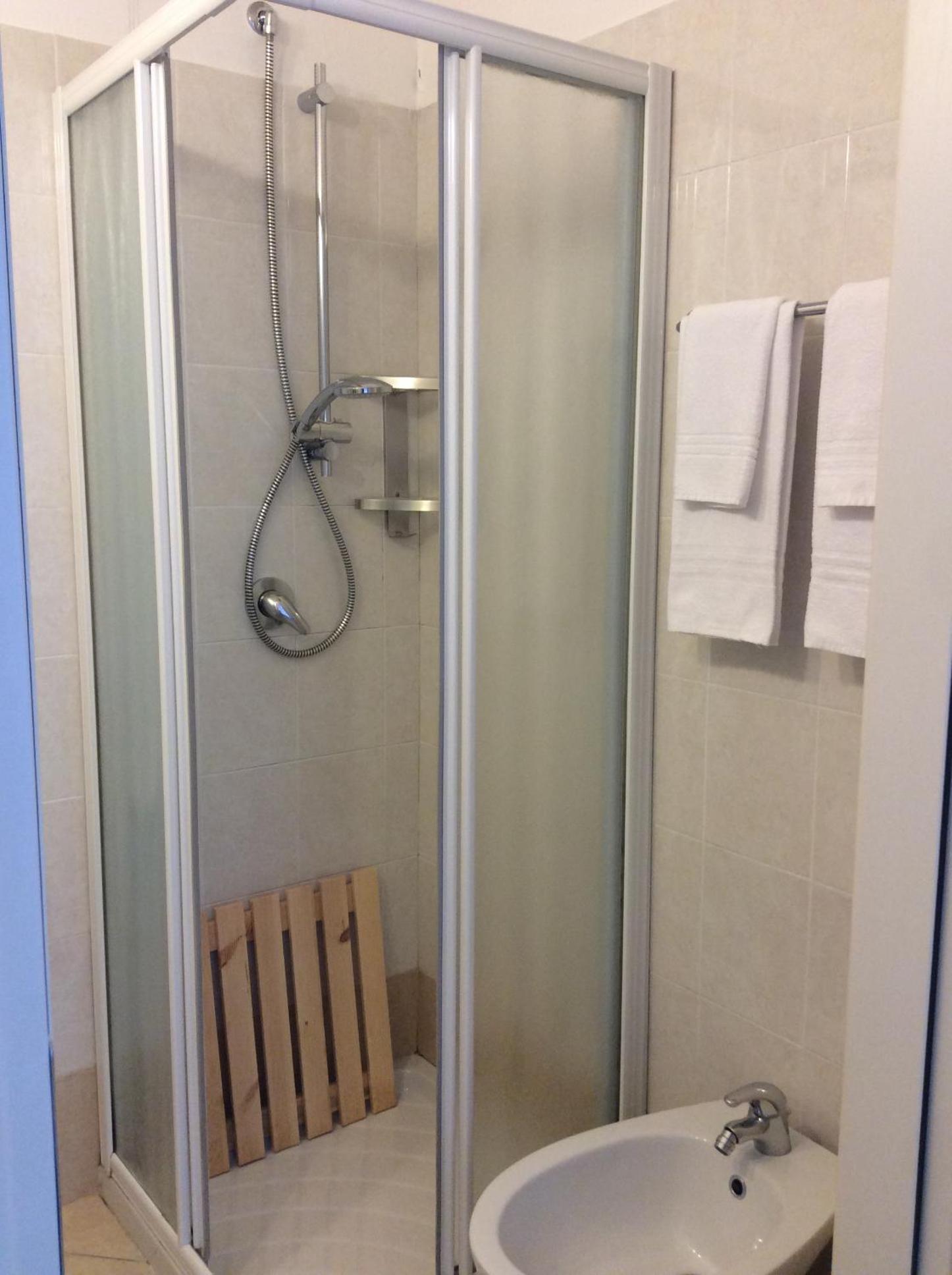 Standard Double Room - Photo 5