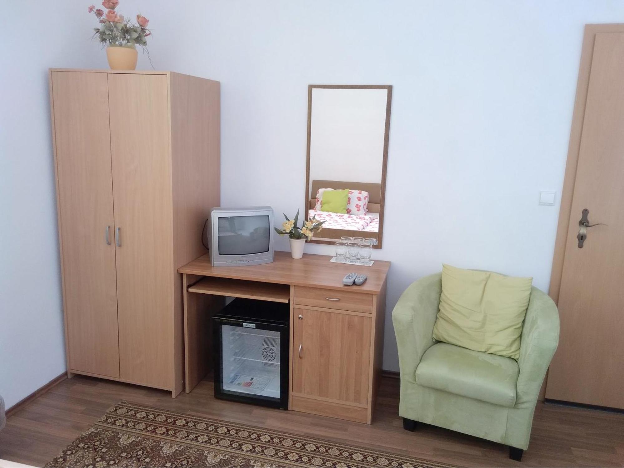 Triple Room with Private External Bathroom photo 2