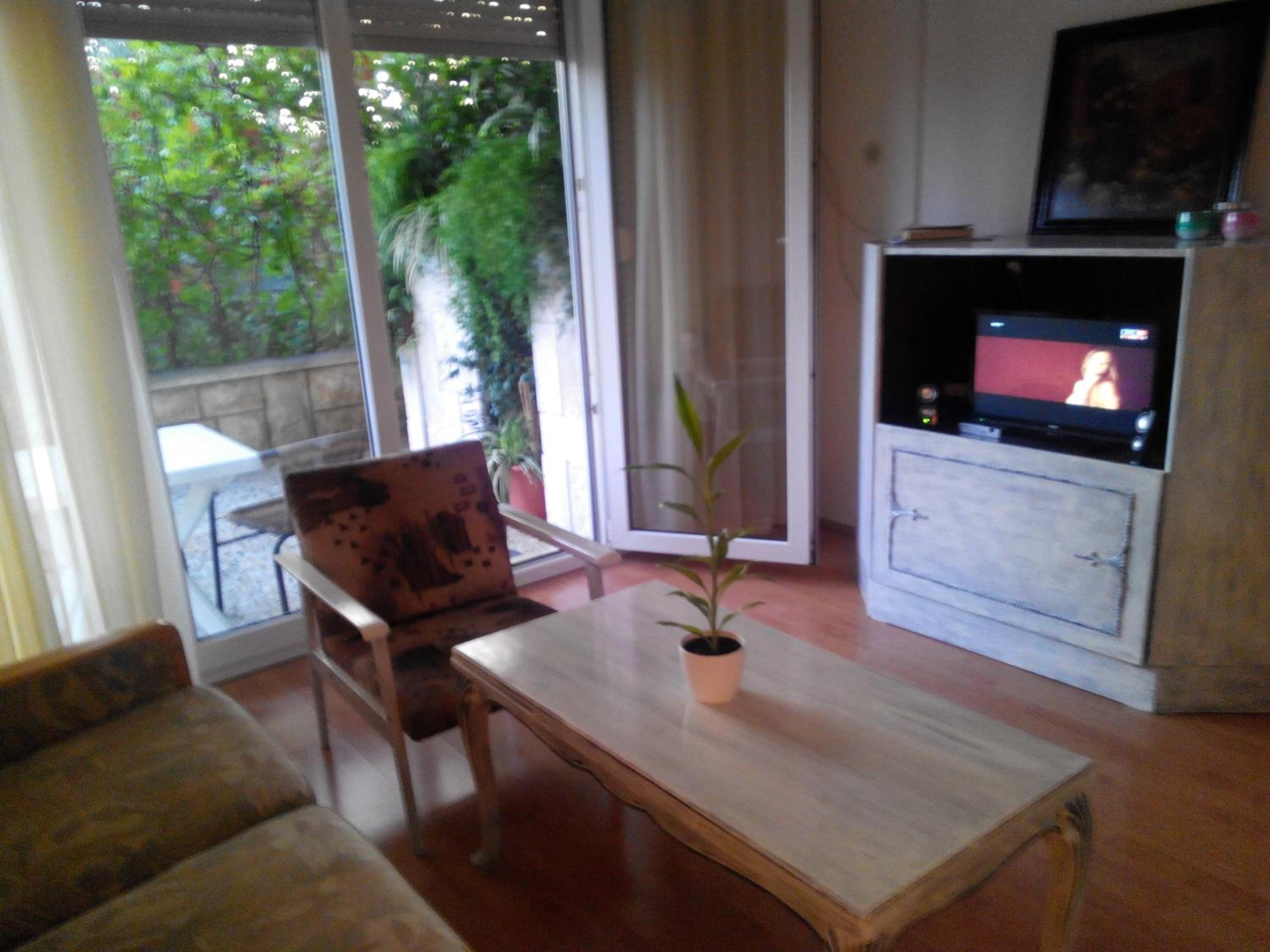 Apartment with Garden View