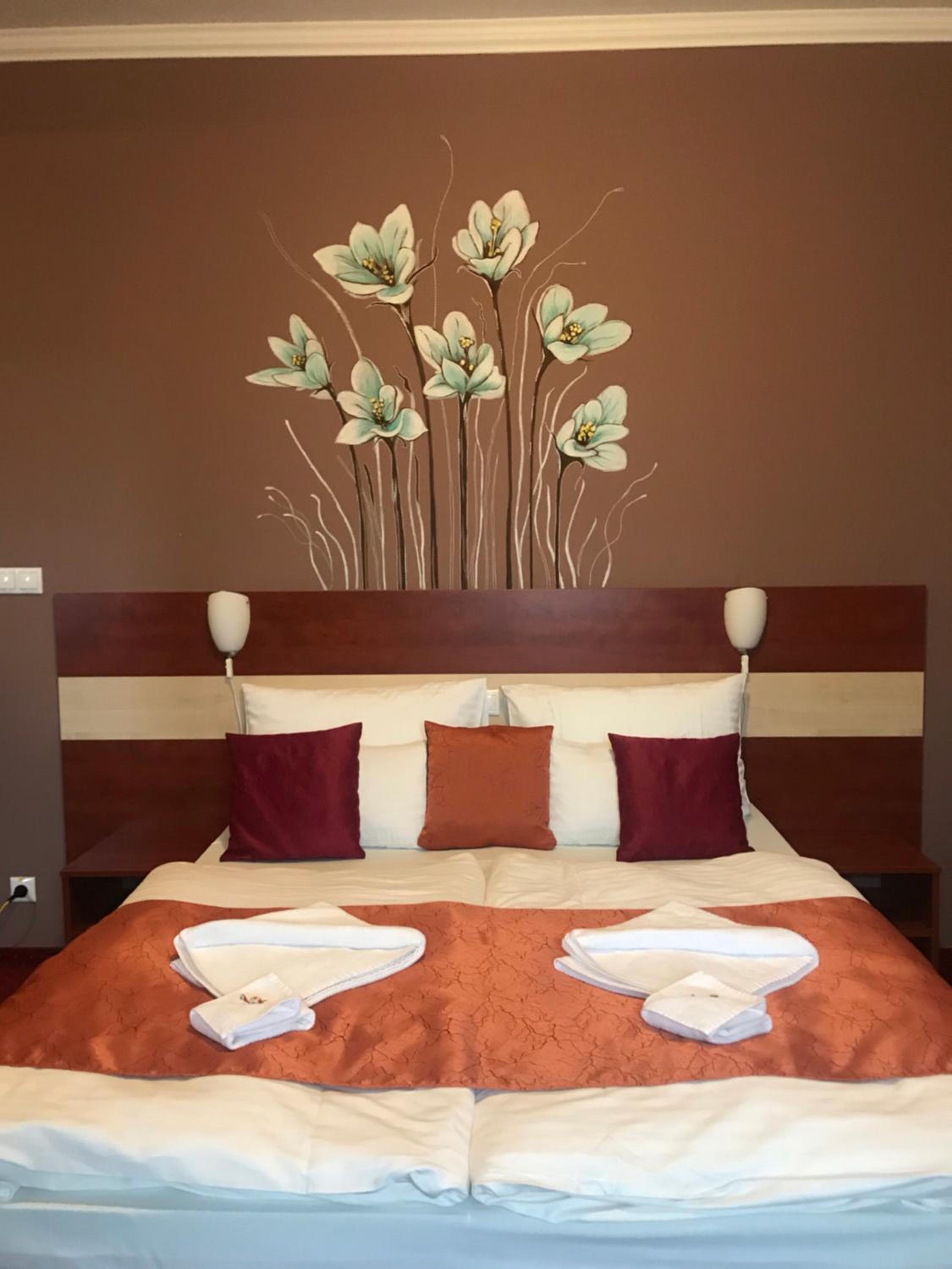 Double or Twin Room - Photo 9
