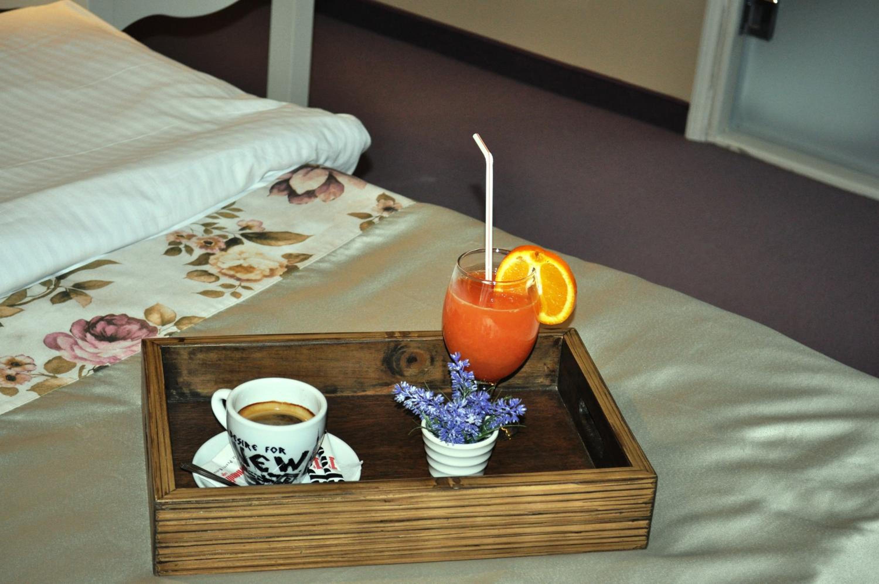 Deluxe Junior Suite - Photo 9