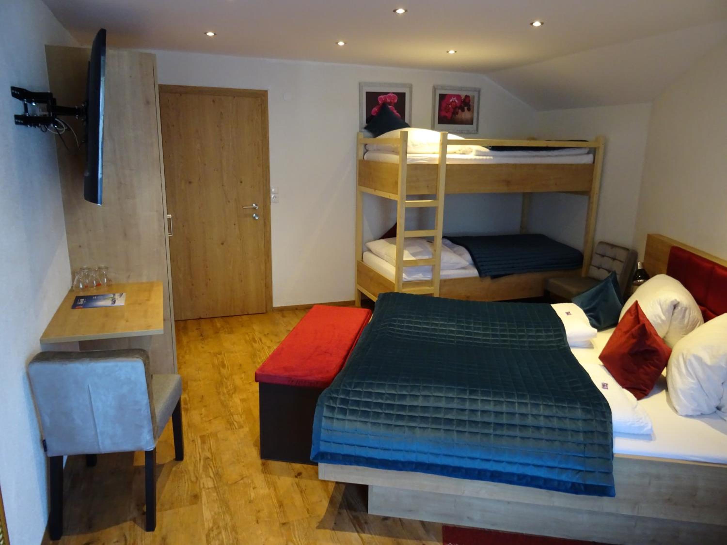 Quadruple Room with Balcony photo 3