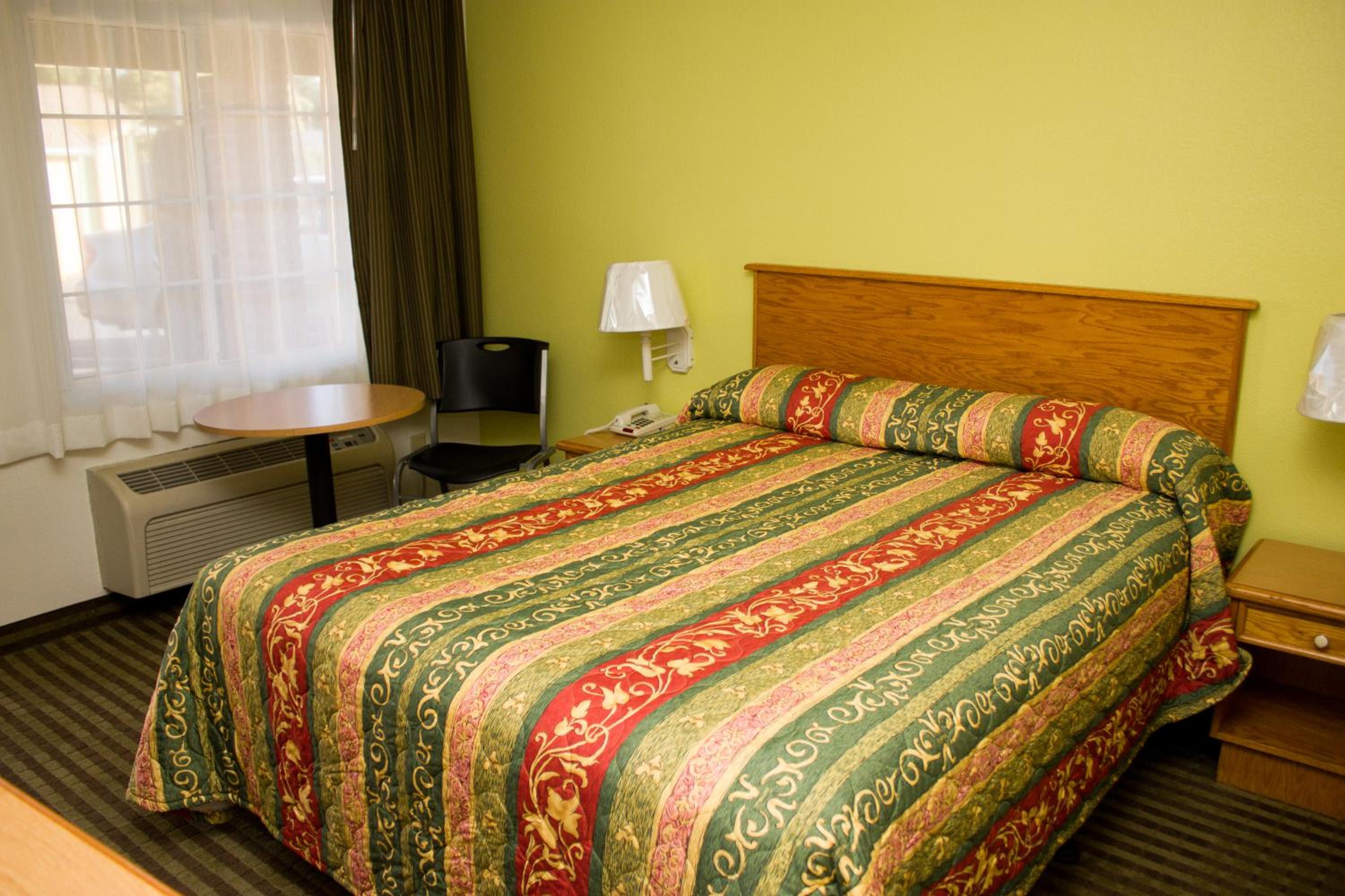 Queen Room - Non-Smoking - Photo 1