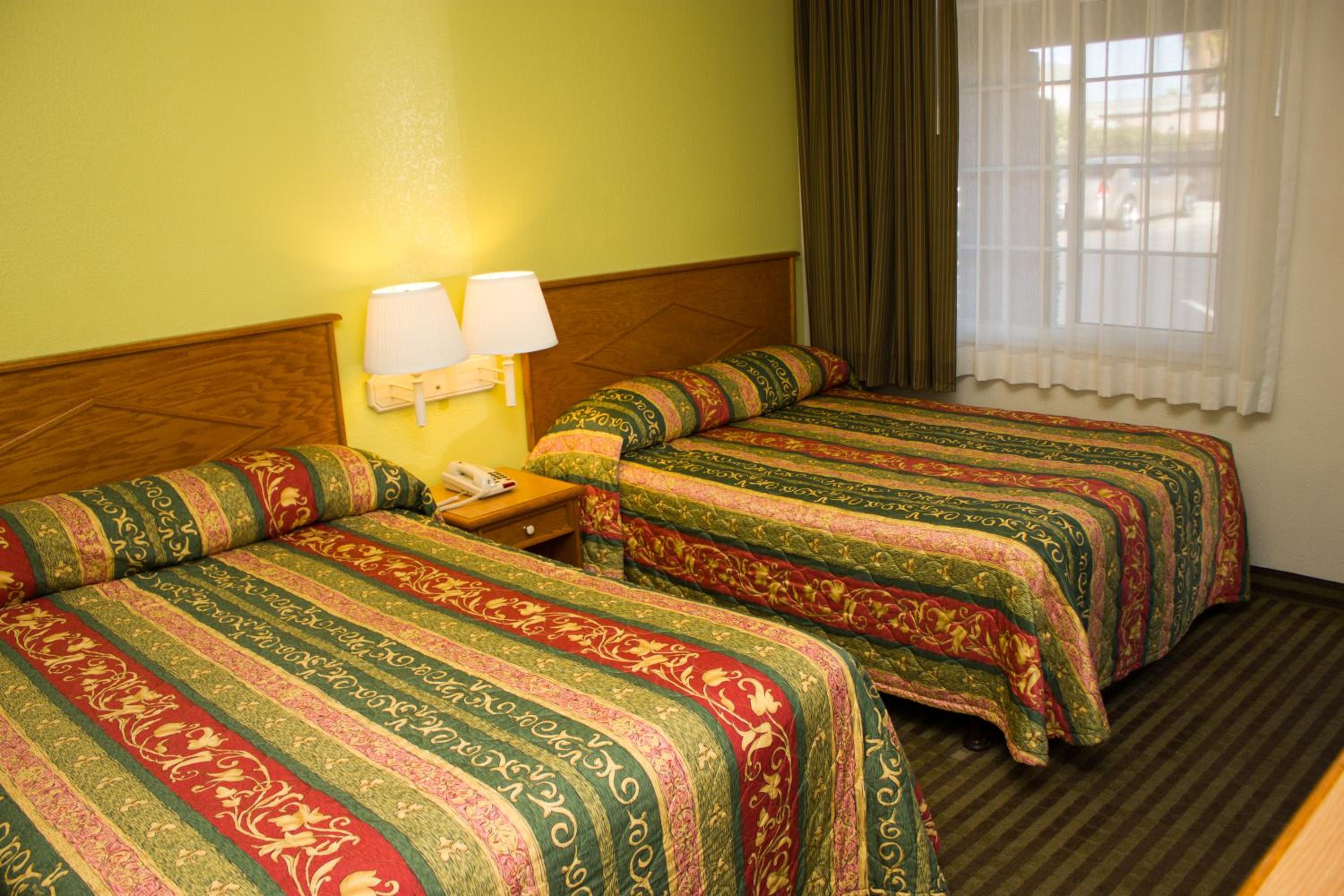 Double Room with Two Double Beds - Non-Smoking - Photo 5