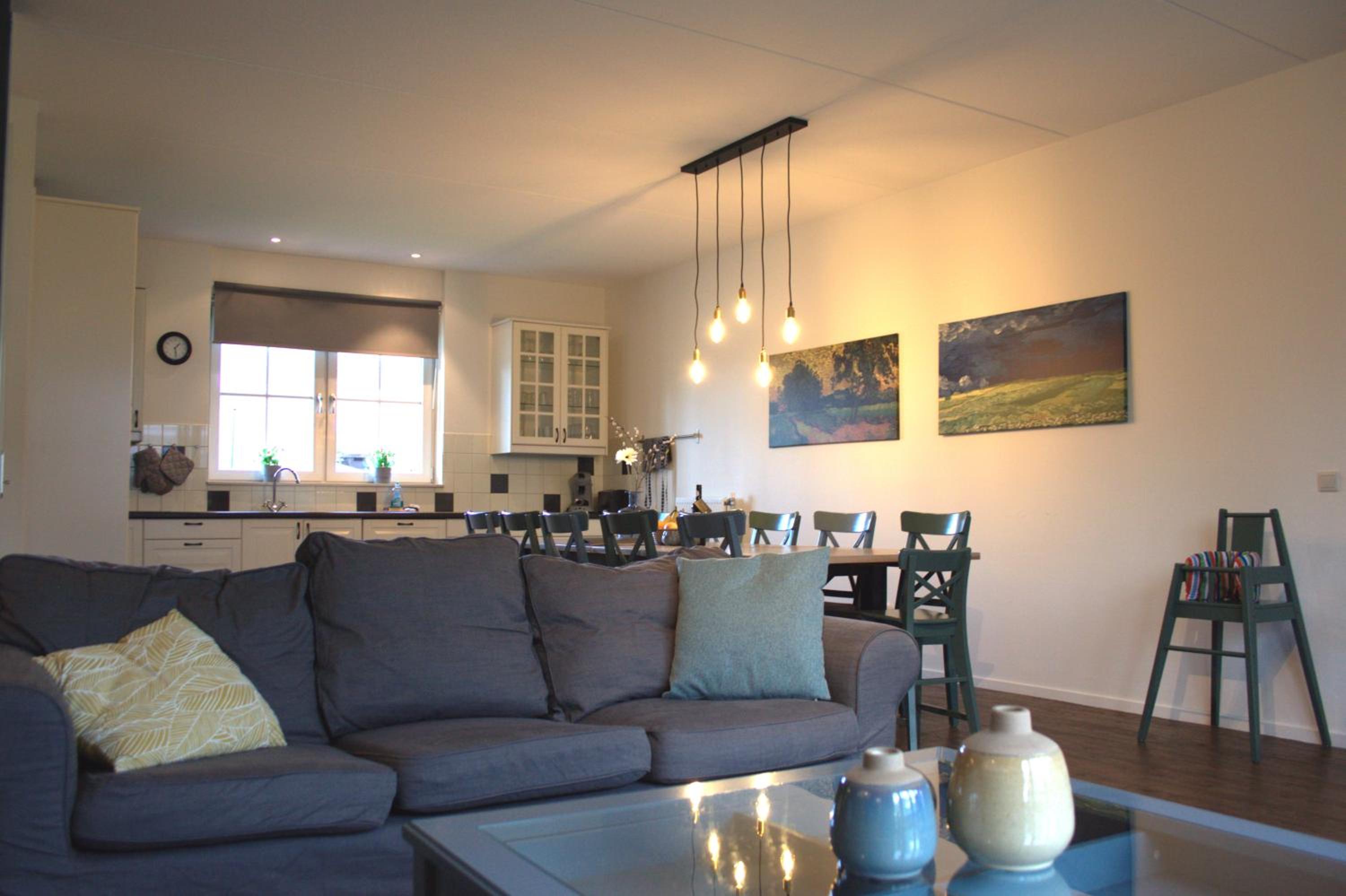 Five-Bedroom House photo 1