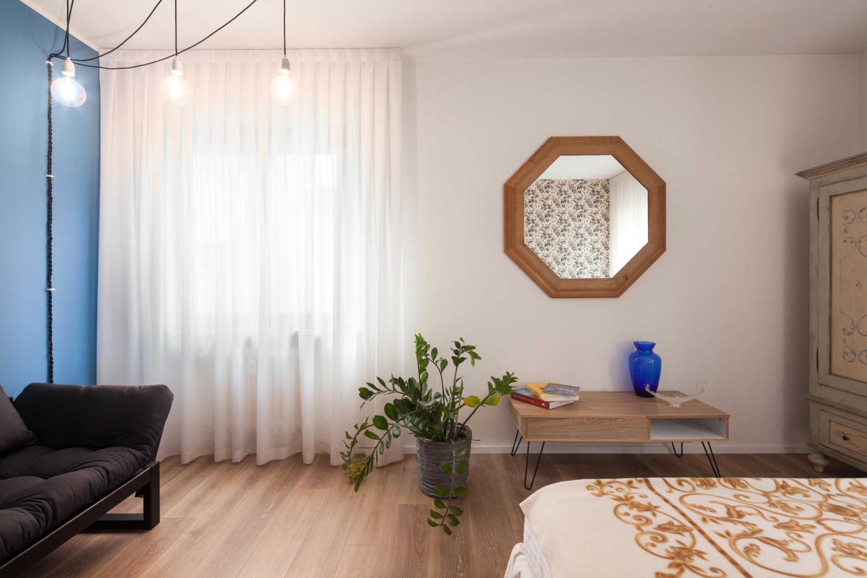 One-Bedroom Apartment - Photo 7