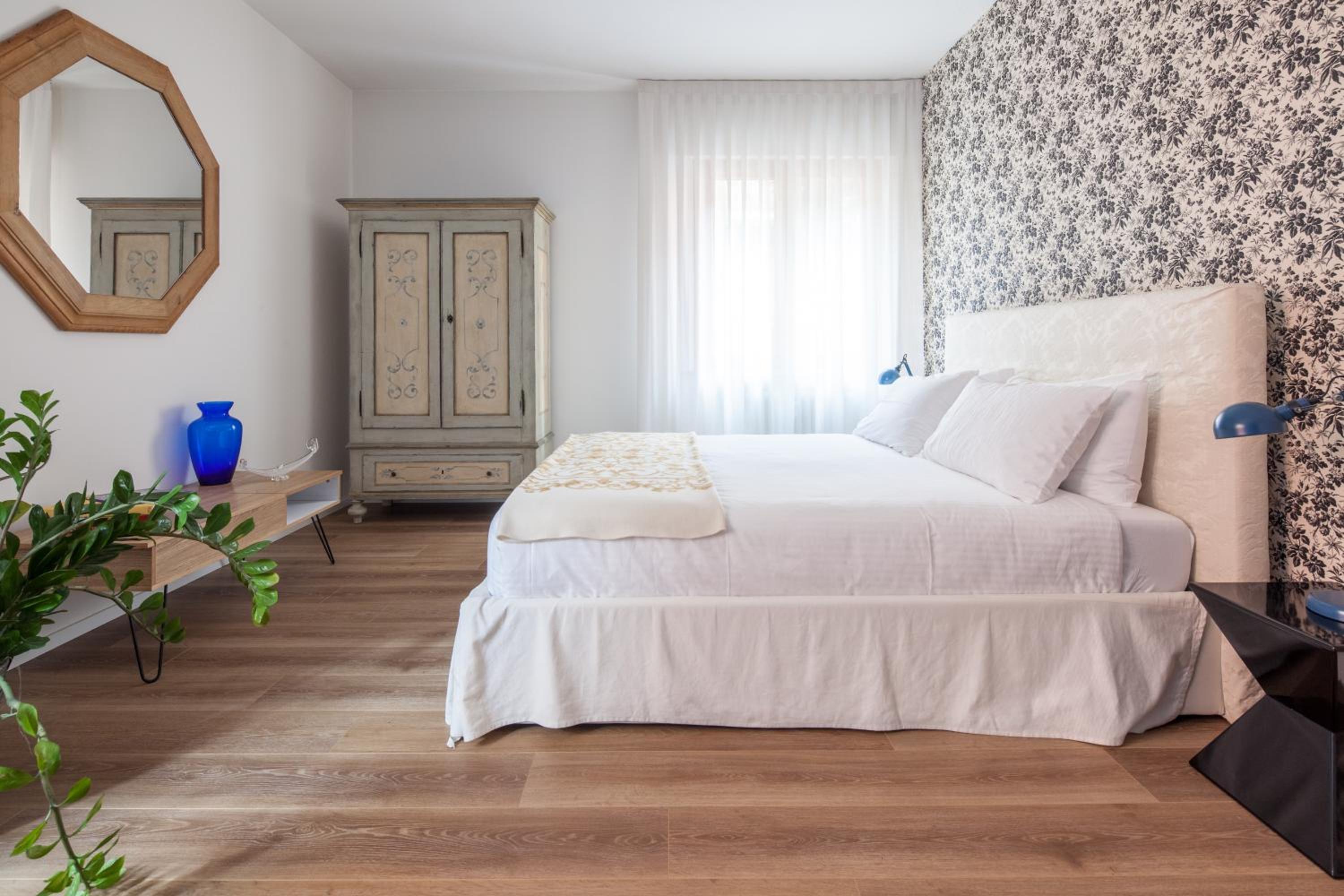 One-Bedroom Apartment - Photo 3