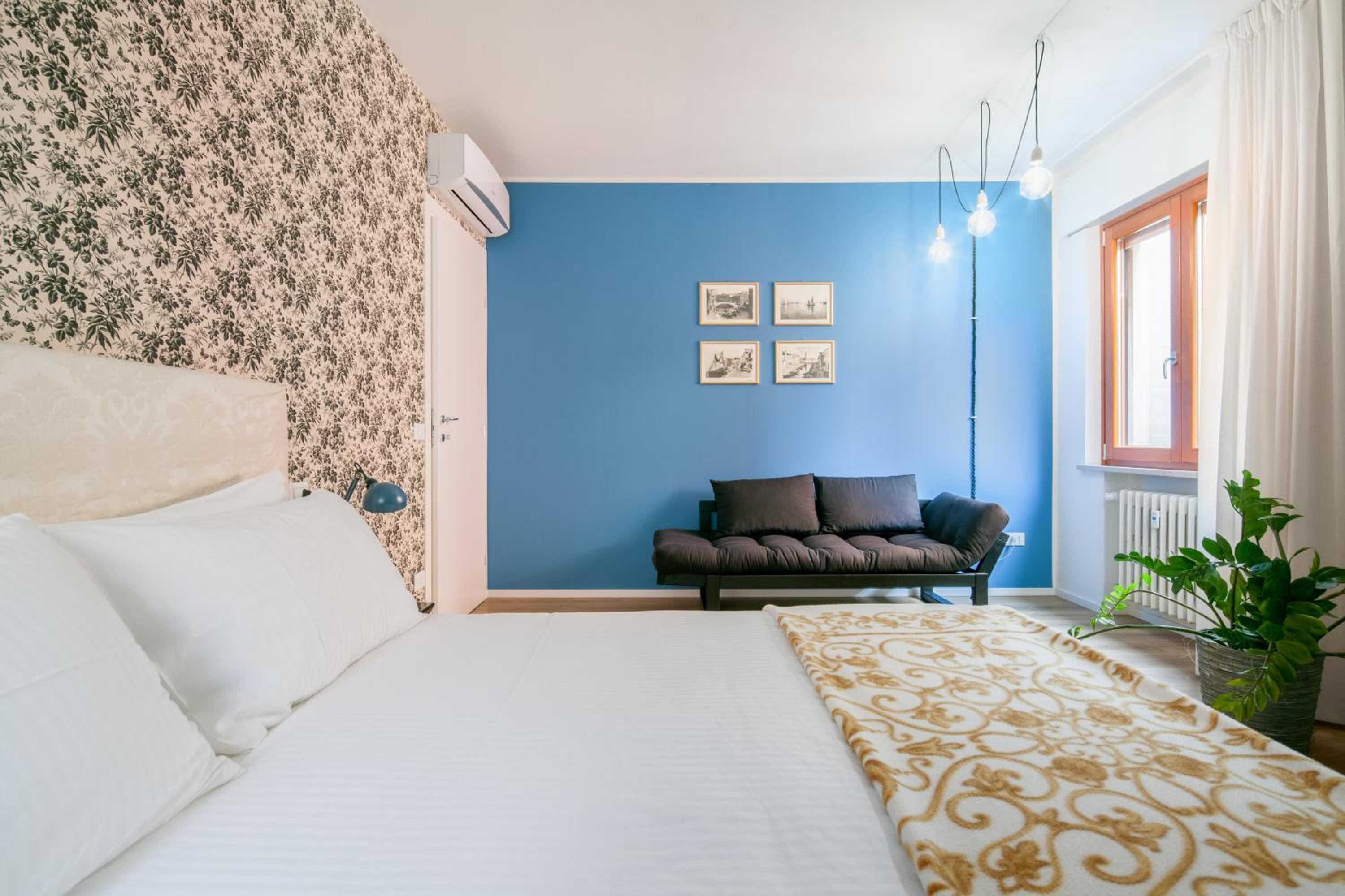 One-Bedroom Apartment - Photo 2