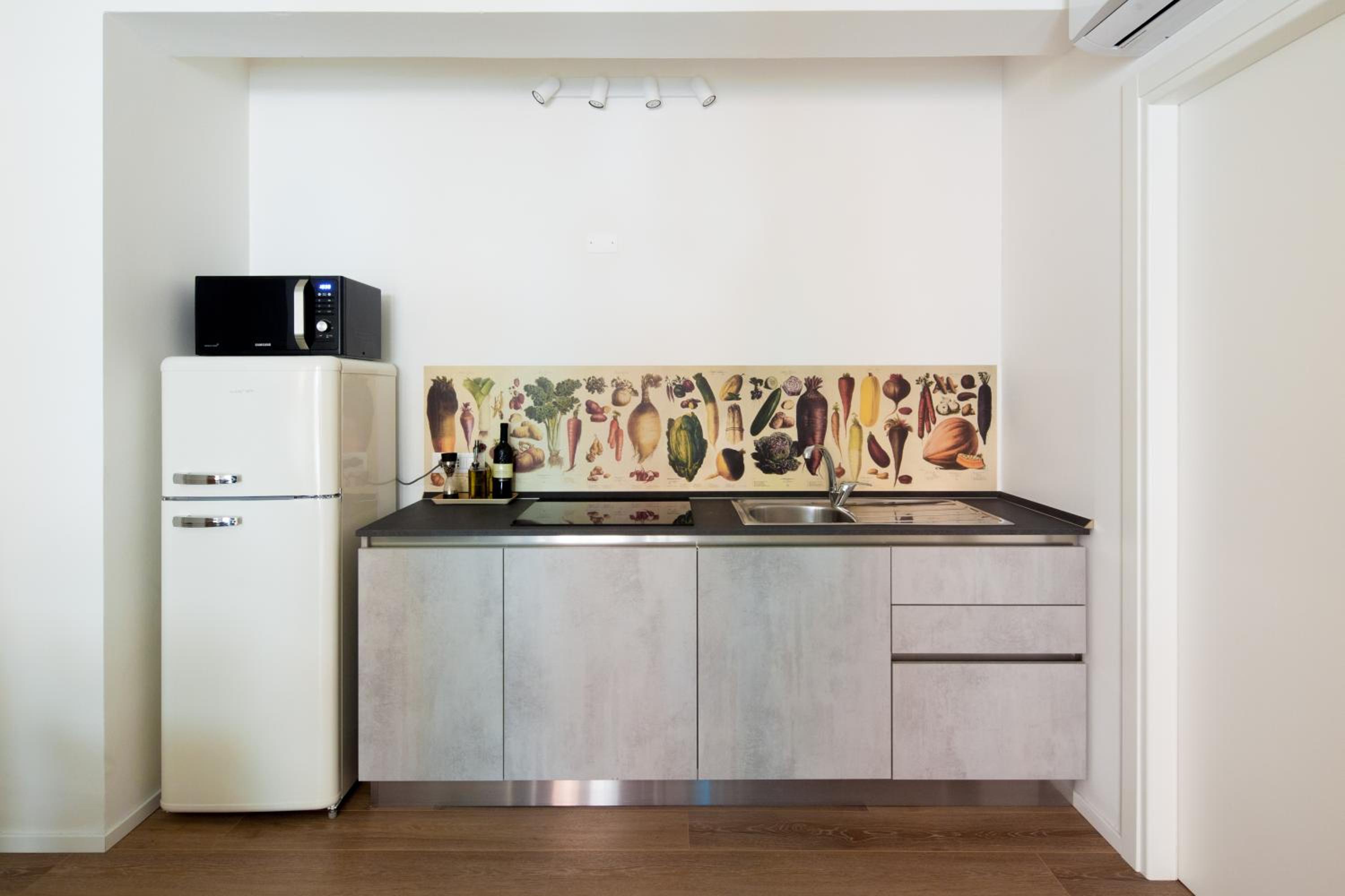 One-Bedroom Apartment - Photo 17