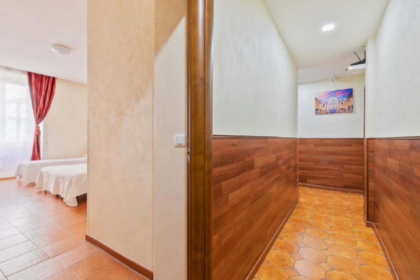 Economy Triple Room photo 2