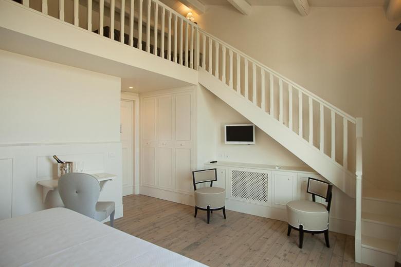 Suite - Photo 9