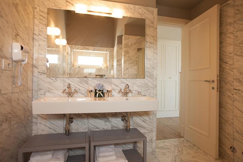 Suite - Photo 4