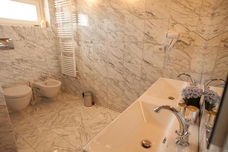 Suite - Photo 5
