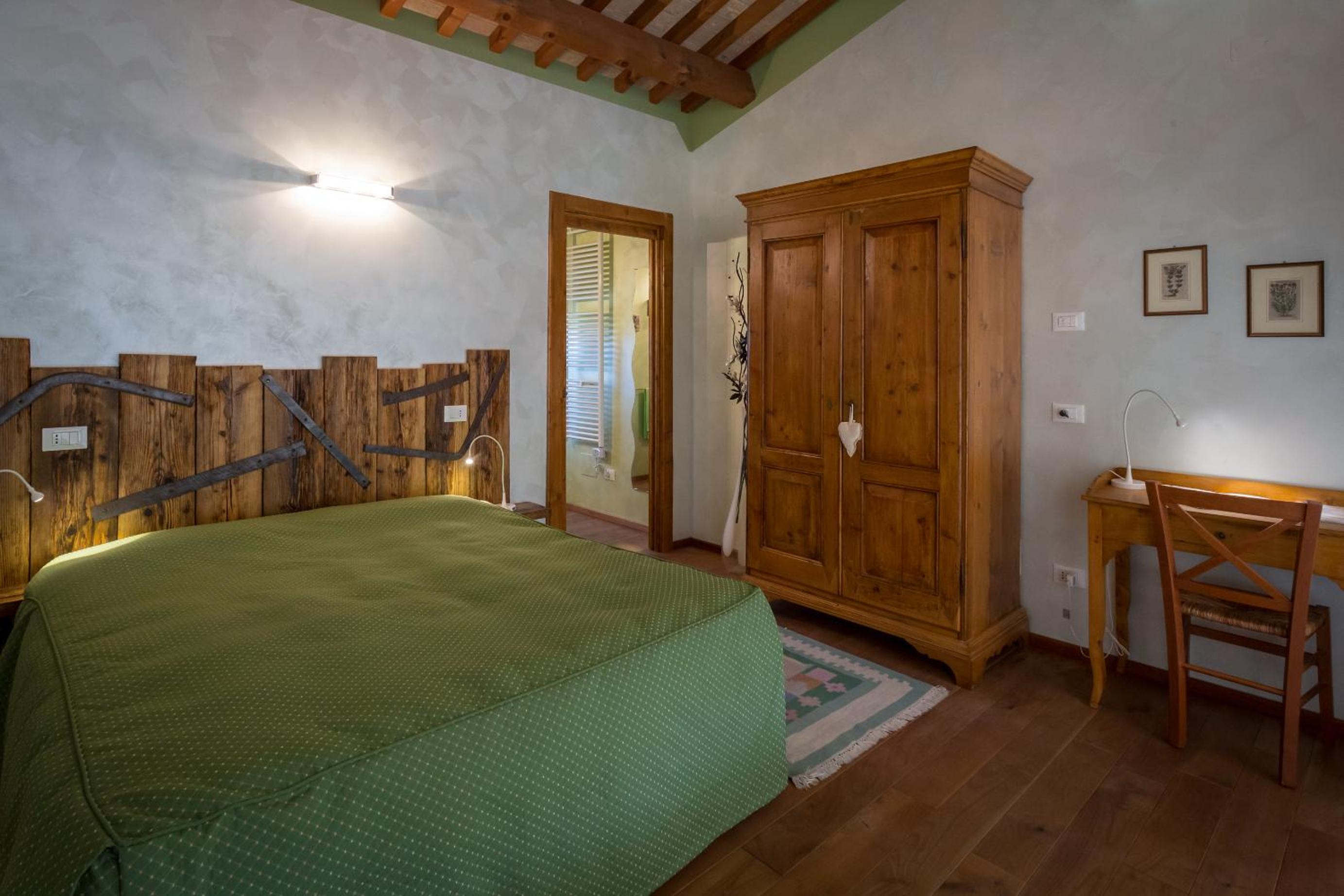 Deluxe Double Room with Shower photo 3
