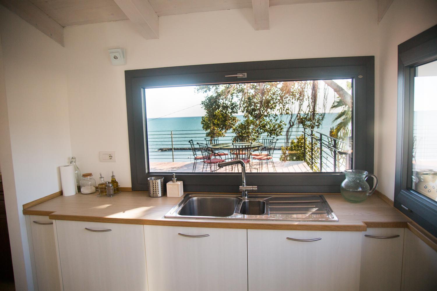 Large Two-Bedroom House (6 Adults) photo 3