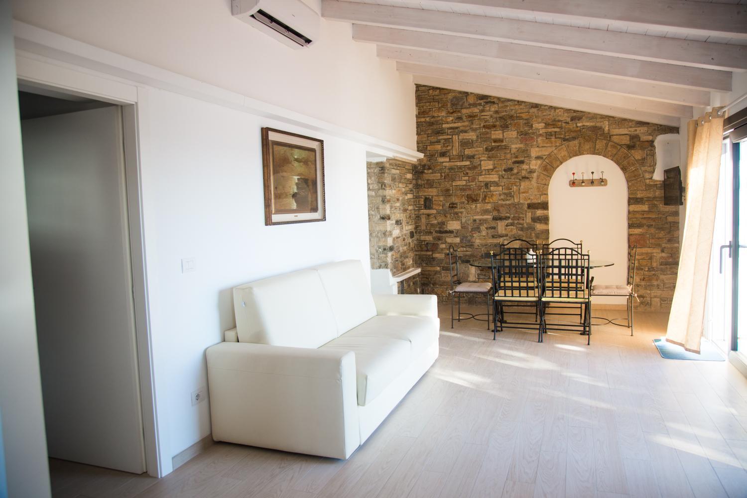 Large Two-Bedroom House (6 Adults) photo 1