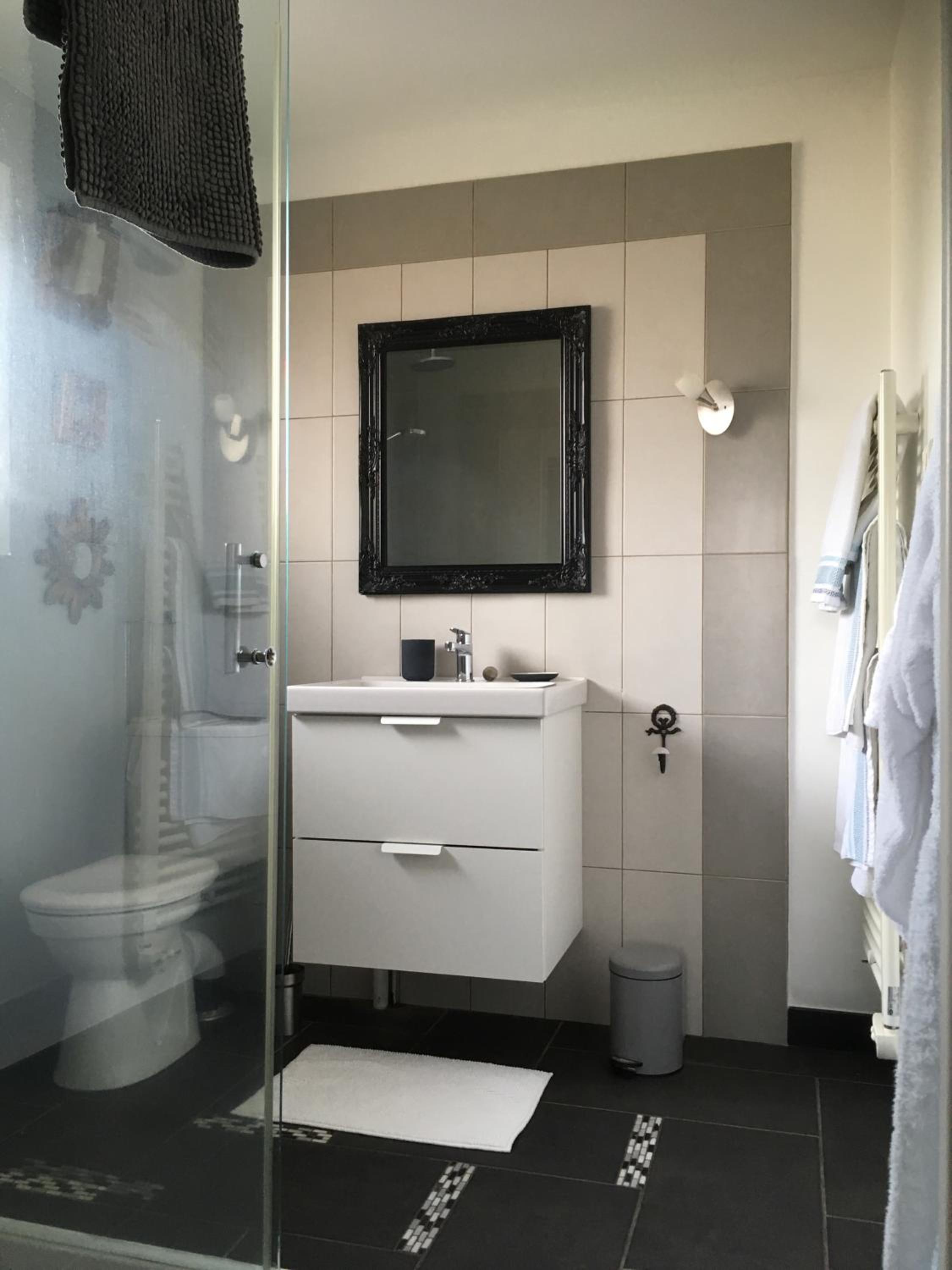 Deluxe Double Room with Shower photo 3