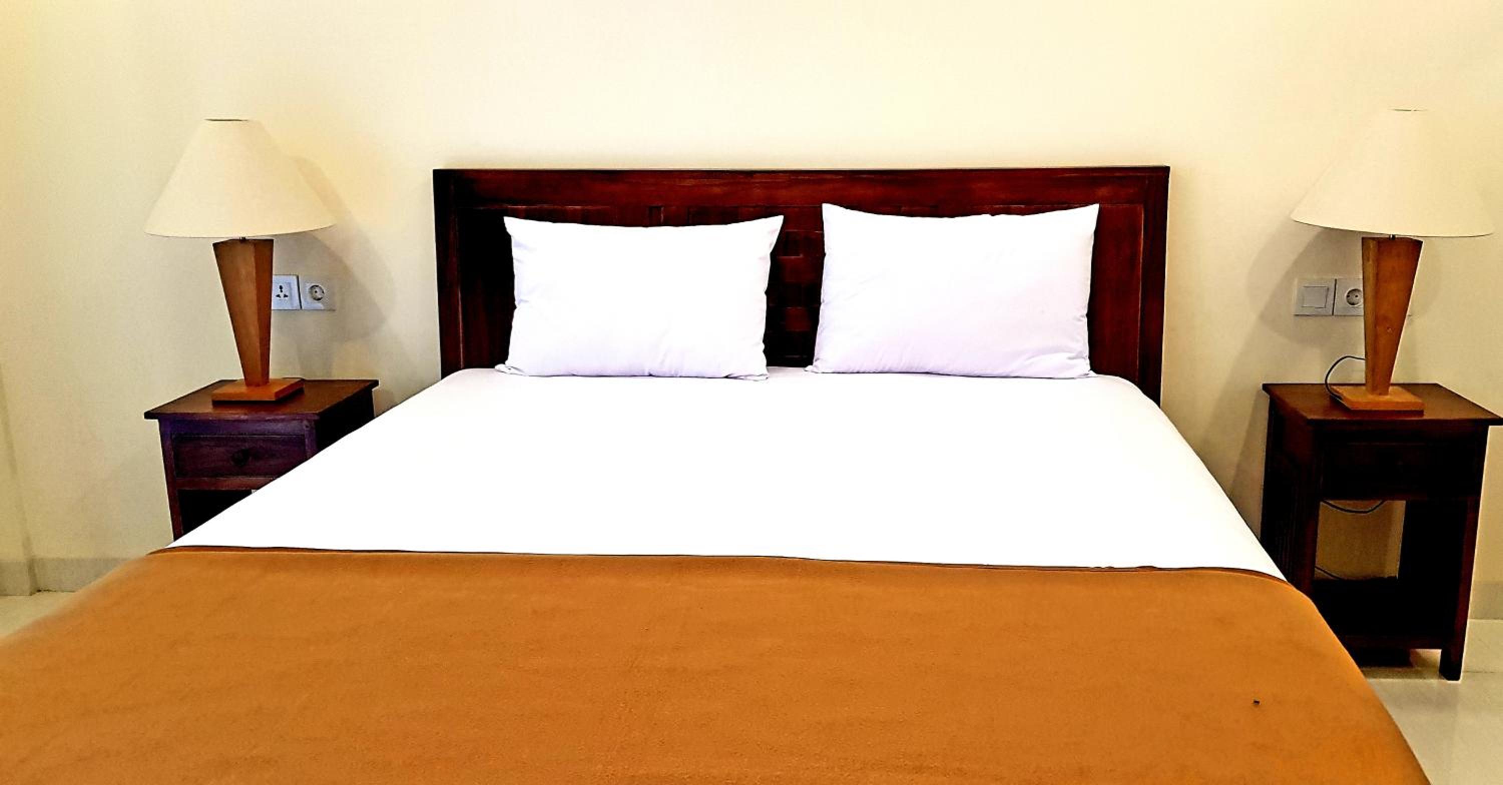 Double or Twin Room with Private Bathroom photo 3