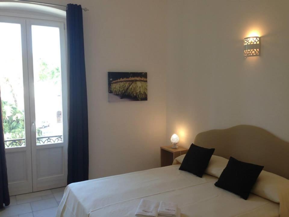 Deluxe Room - Photo 2