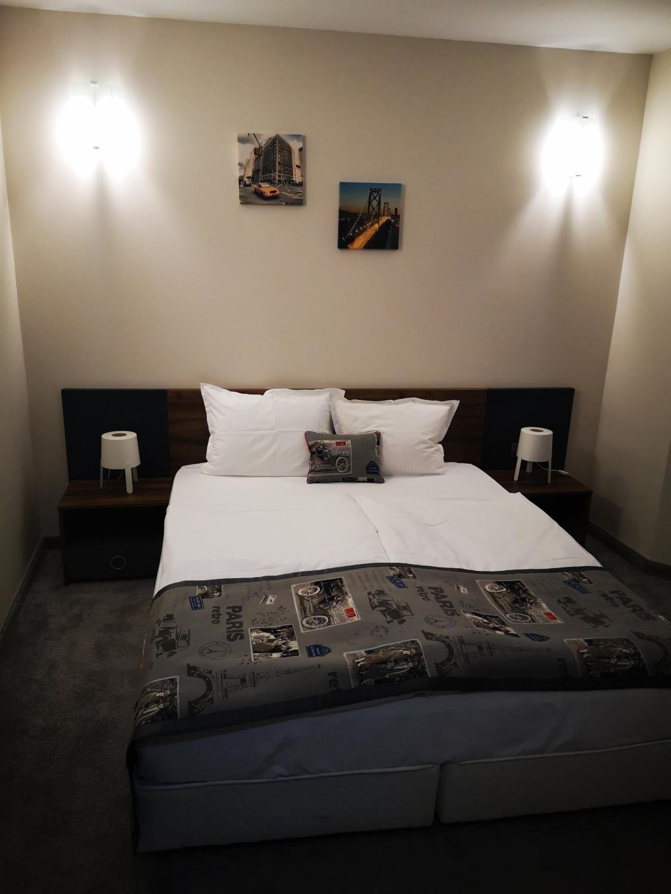 Double or Twin Room with Garden View - Photo 8