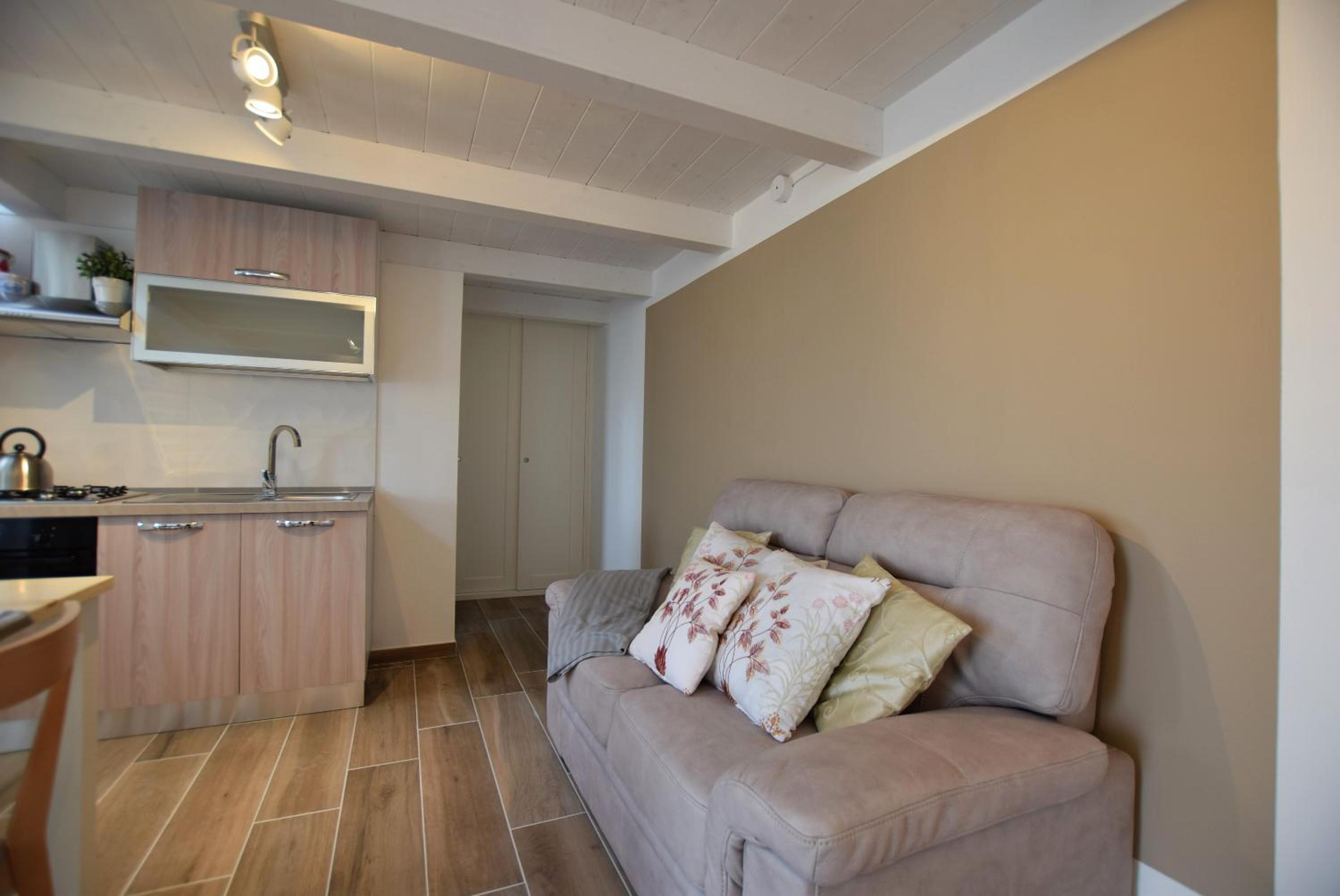 Split Level Apartment with Patio photo 2