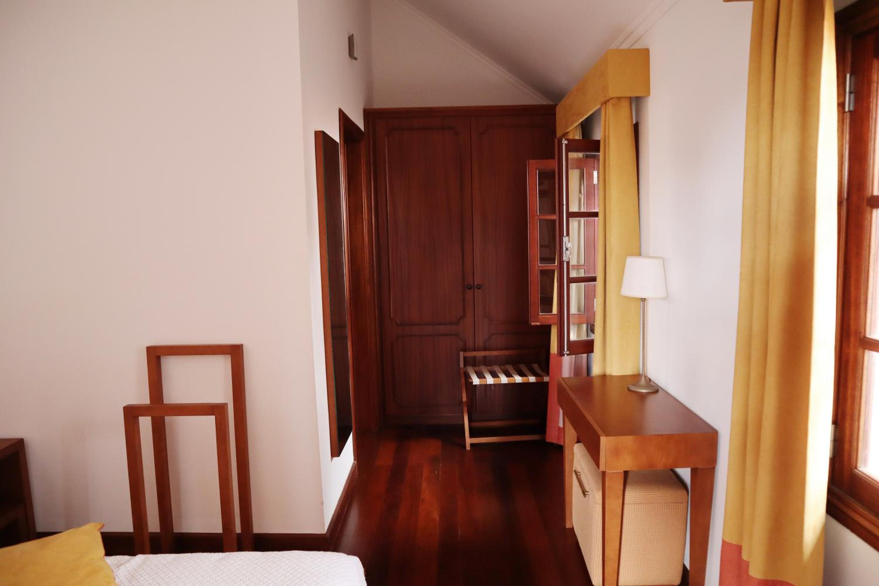 Double or Twin Room with Garden View - Photo 3