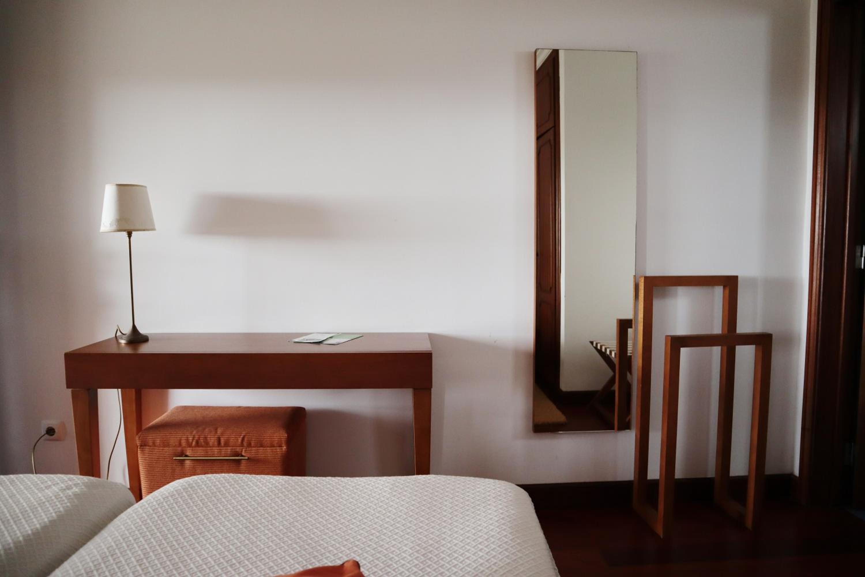 Double or Twin Room with Garden View - Photo 5