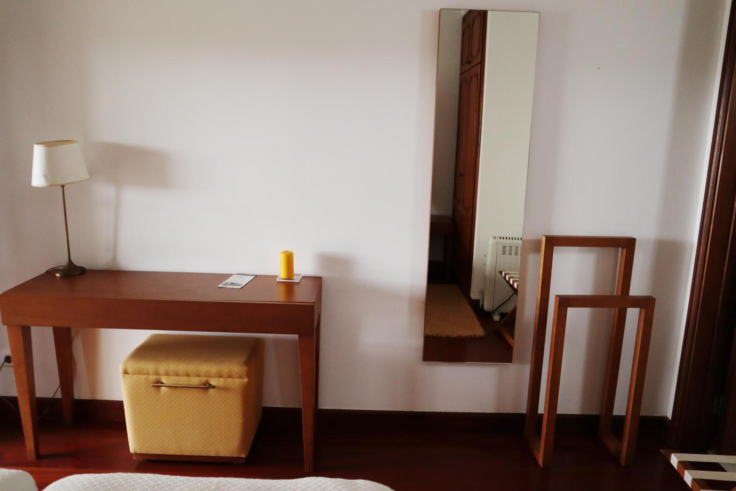 Double or Twin Room with Garden View - Photo 10