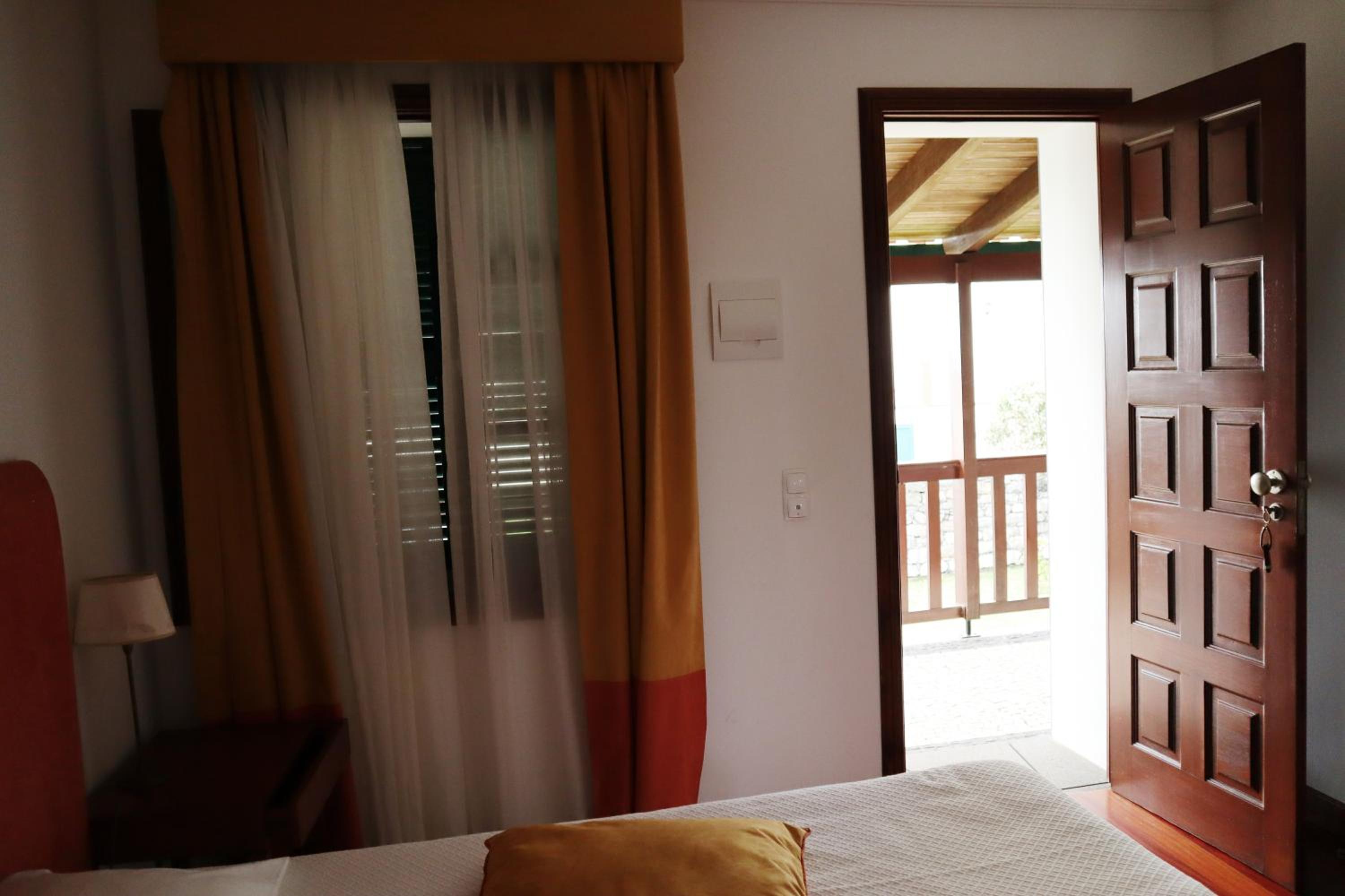 Double or Twin Room with Garden View - Photo 12