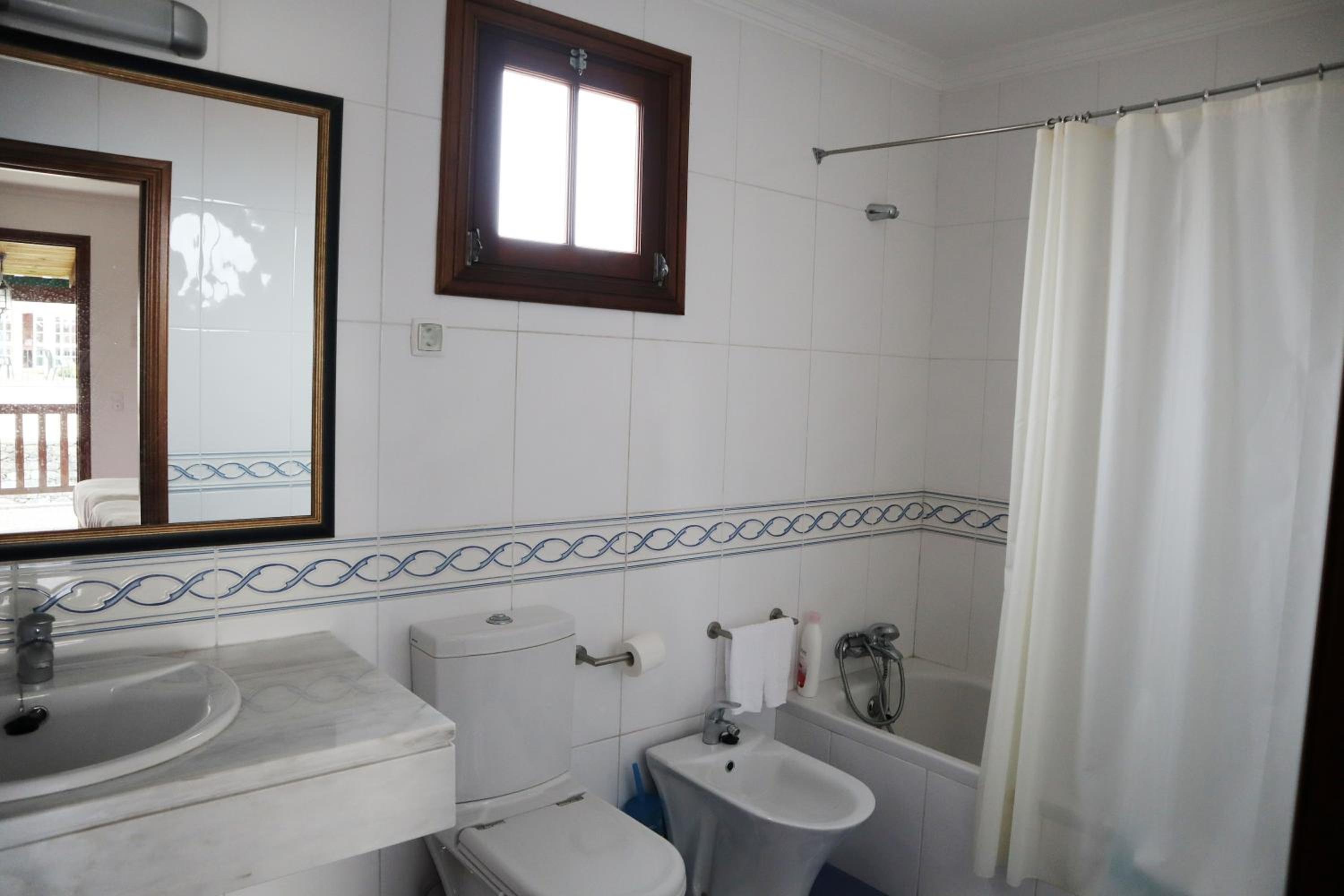 Double or Twin Room with Garden View - Photo 4